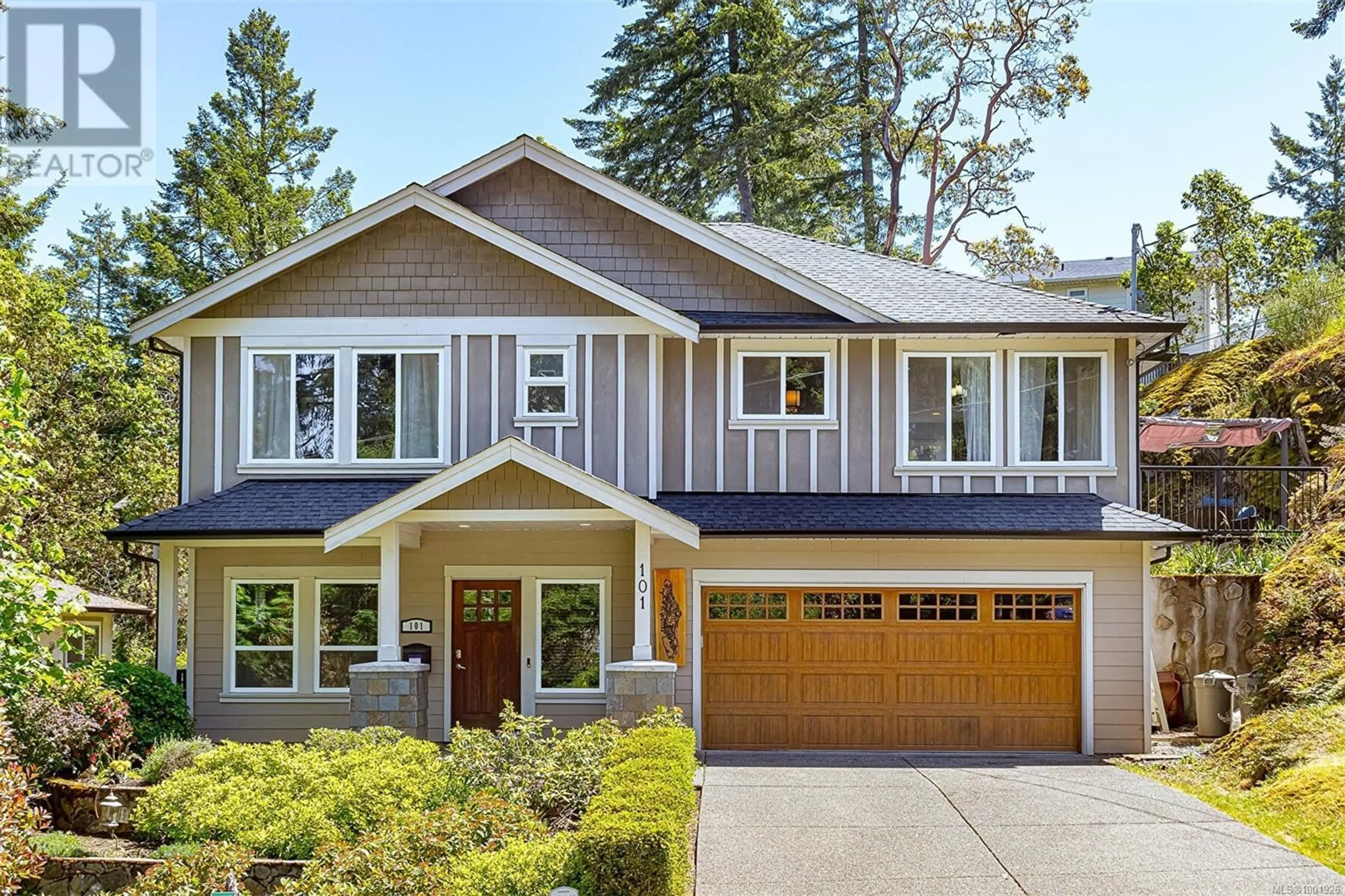 Home with vinyl exterior material, street for 101 DORVAL PLACE, Langford British Columbia V9B5A7