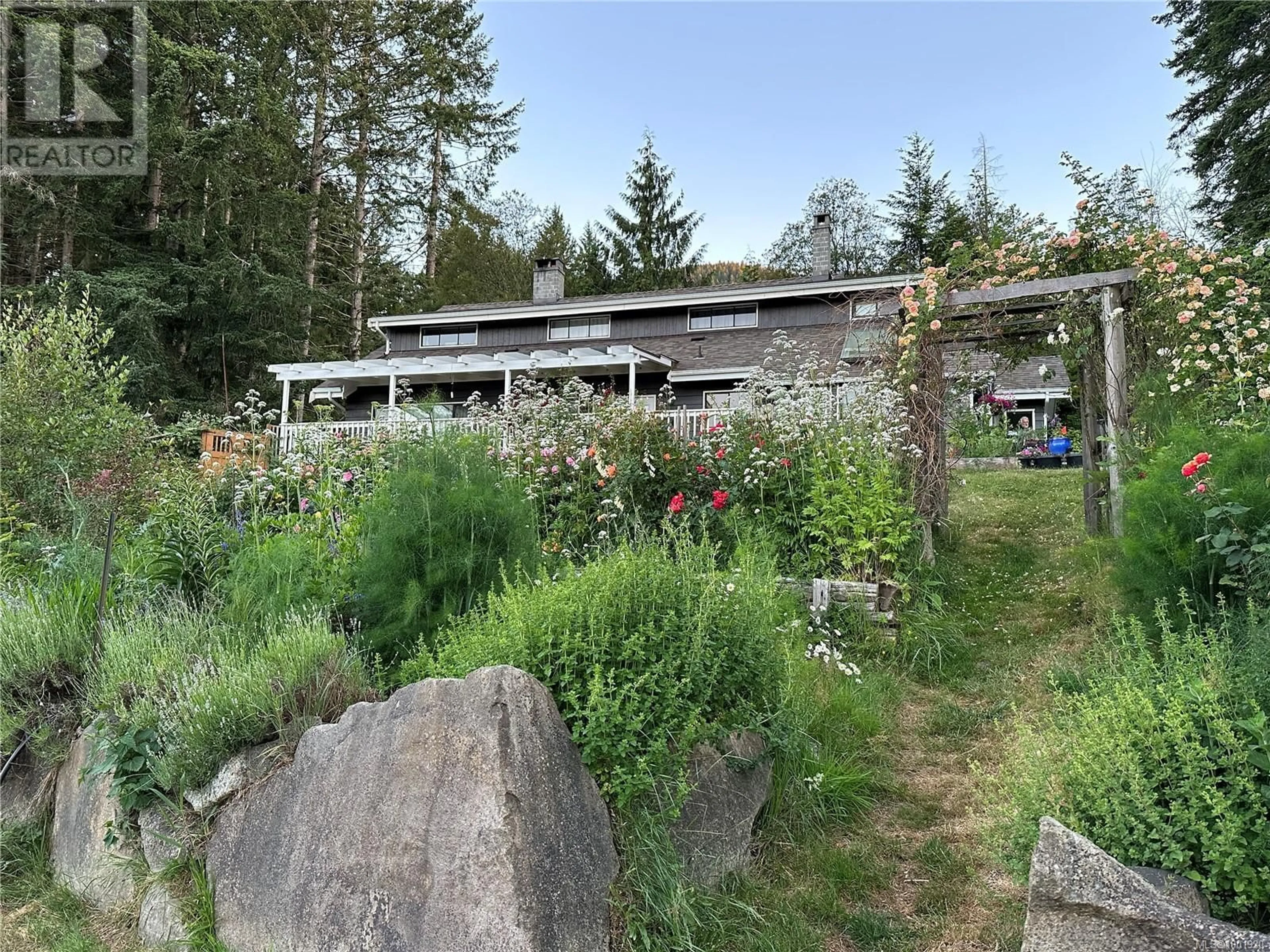 A pic from outside/outdoor area/front of a property/back of a property/a pic from drone, mountain view for 181 FURNESS ROAD, Salt Spring British Columbia V8K1Z7