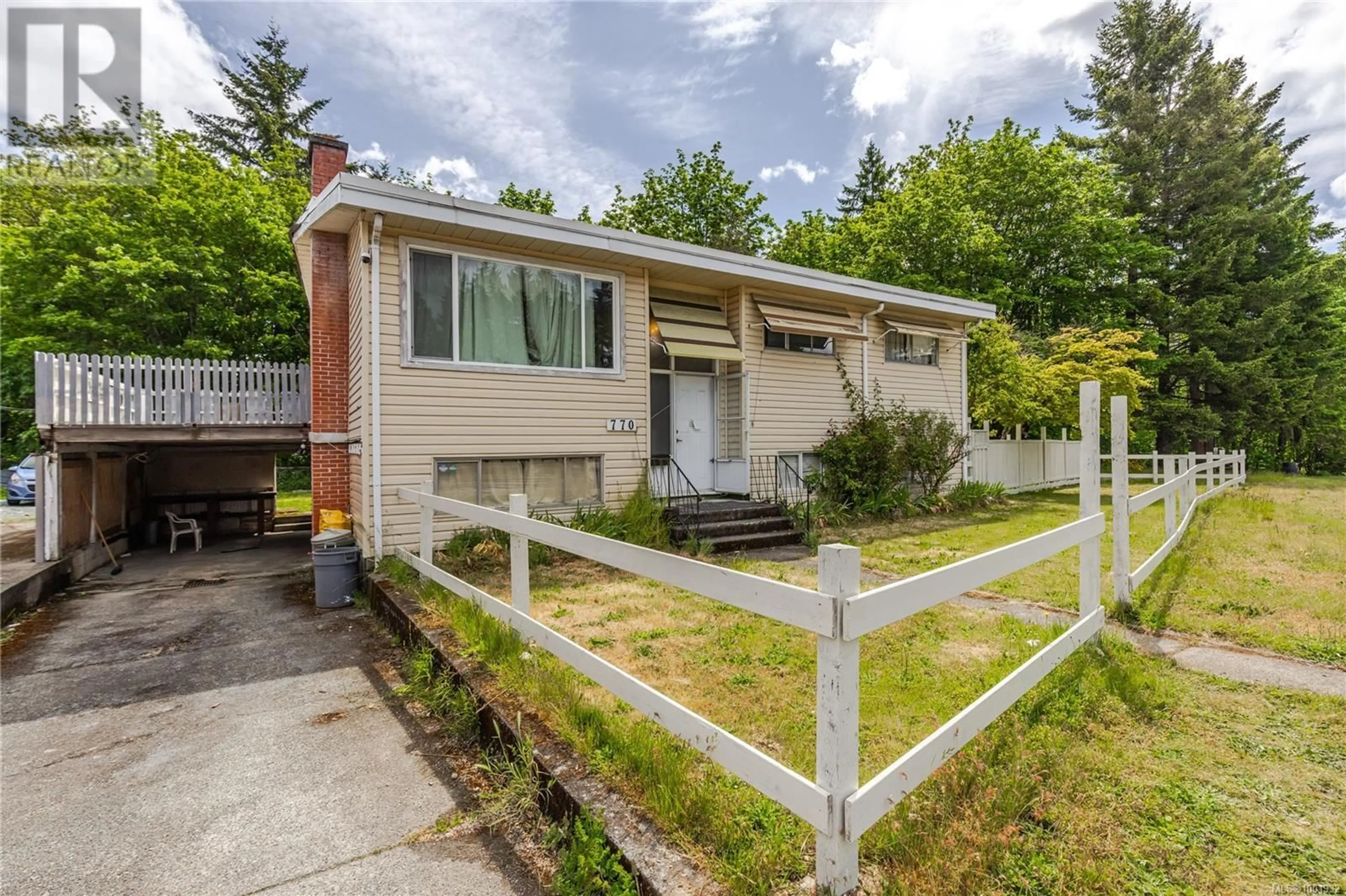 Home with vinyl exterior material, street for 770 GOVERNMENT STREET, Duncan British Columbia V9L1B2
