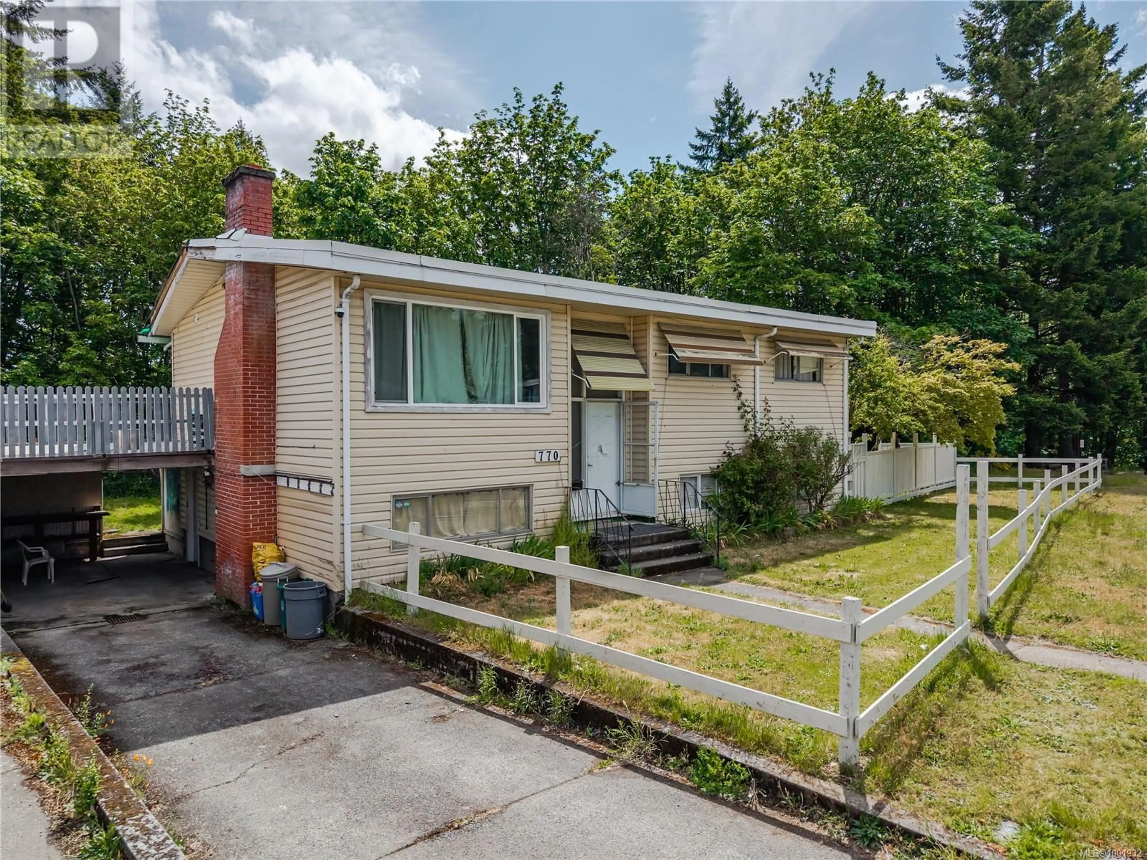 Home with vinyl exterior material, street for 770 GOVERNMENT STREET, Duncan British Columbia V9L1B2