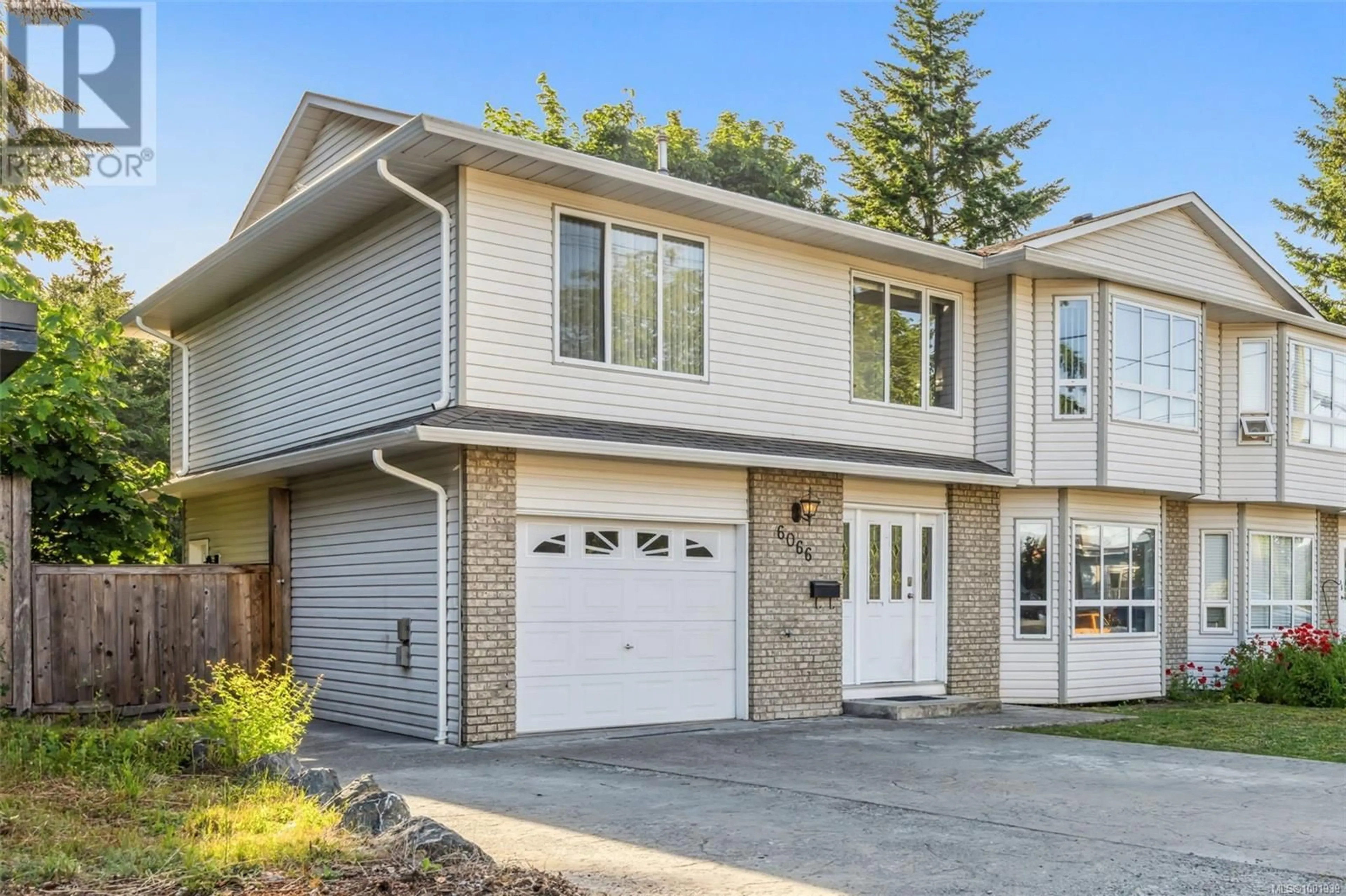 Home with vinyl exterior material, street for 6066 TRUESDALE STREET, Duncan British Columbia V9L2J2