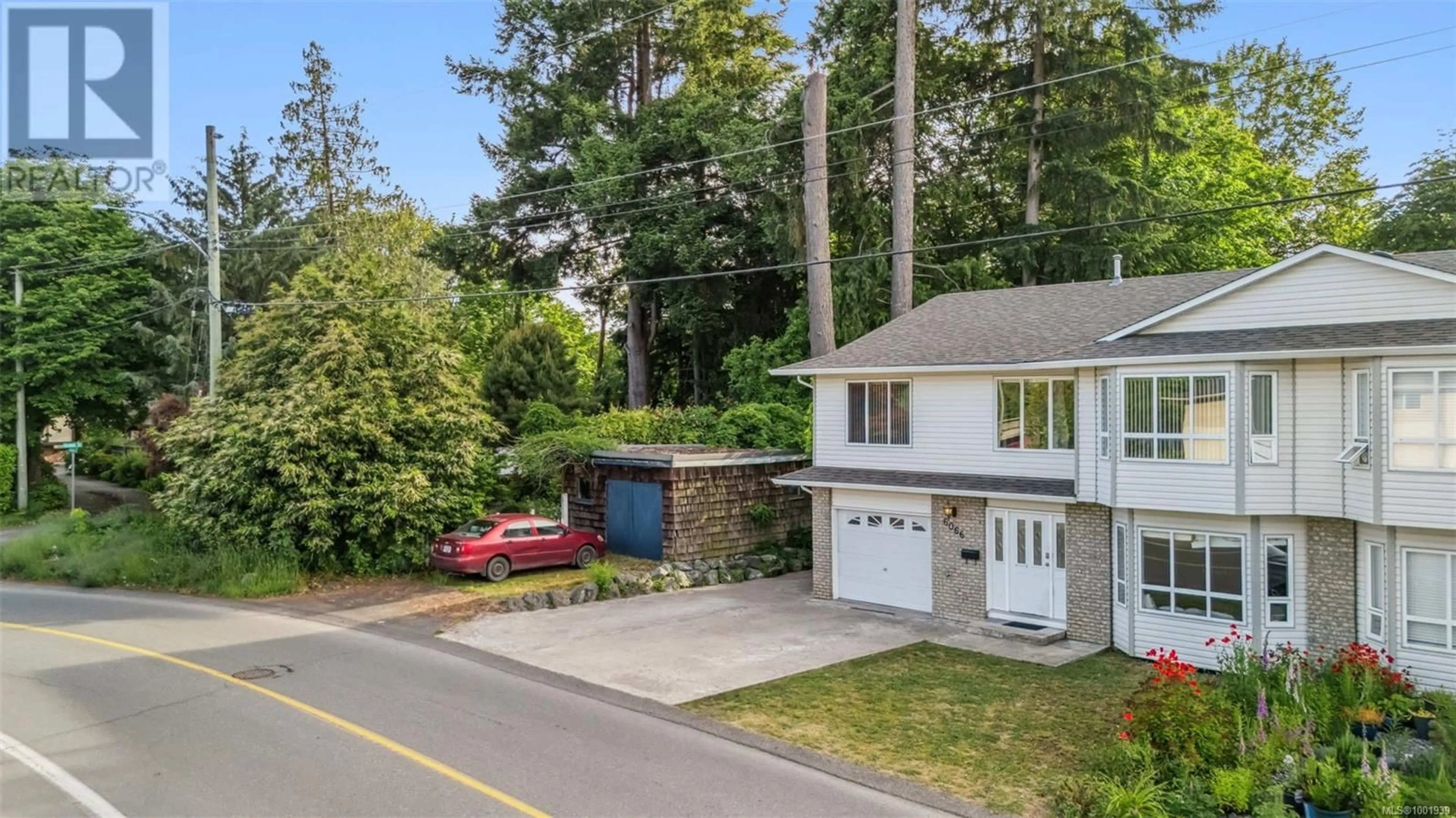 A pic from outside/outdoor area/front of a property/back of a property/a pic from drone, street for 6066 TRUESDALE STREET, Duncan British Columbia V9L2J2