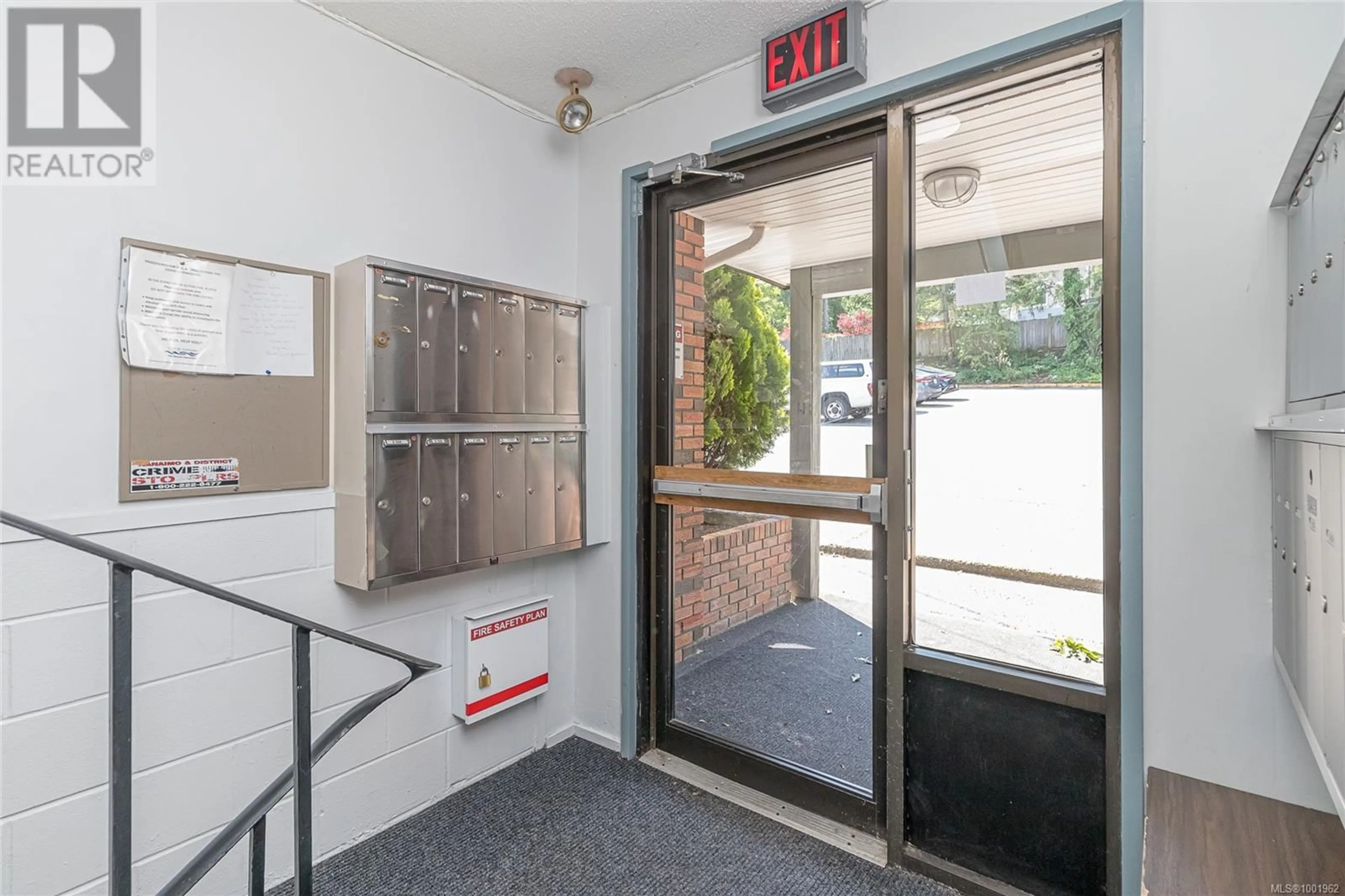 Indoor foyer for 3301 - 995 BOWEN ROAD, Nanaimo British Columbia V9R2A4