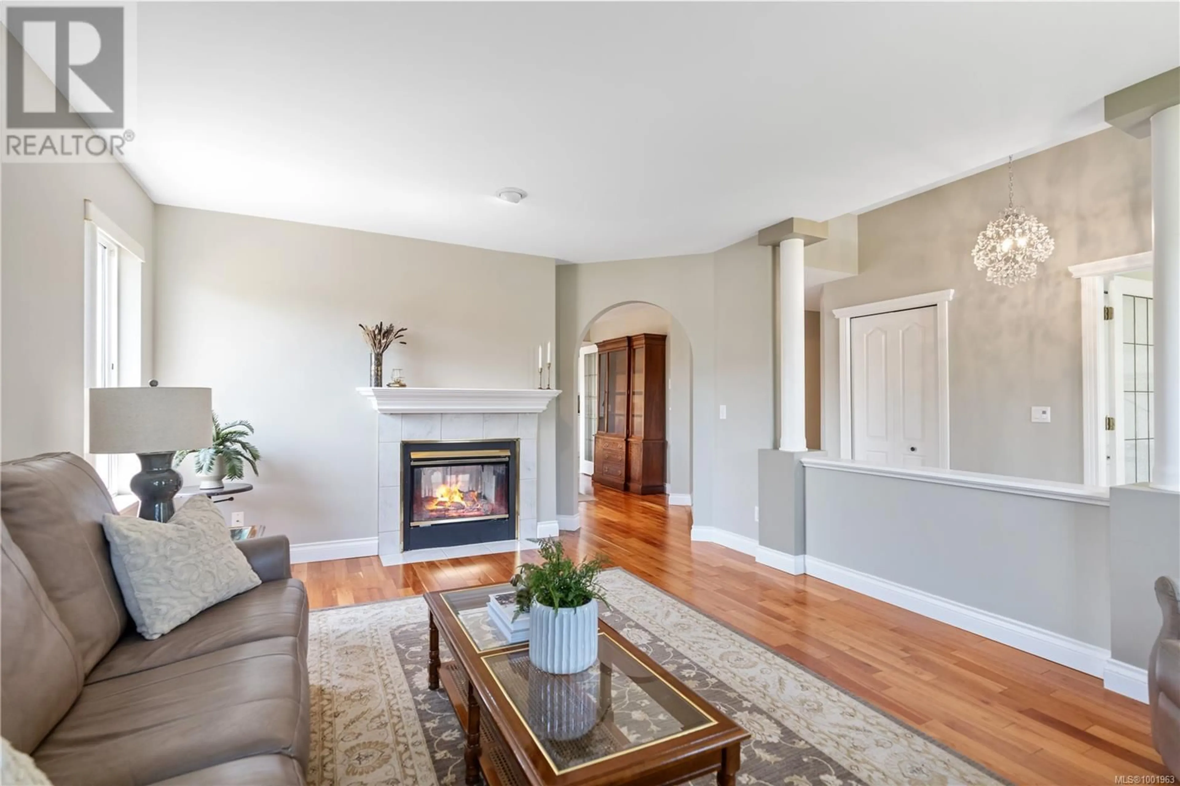 Living room with furniture, unknown for 10126 THIRD STREET, Sidney British Columbia V8L3B3