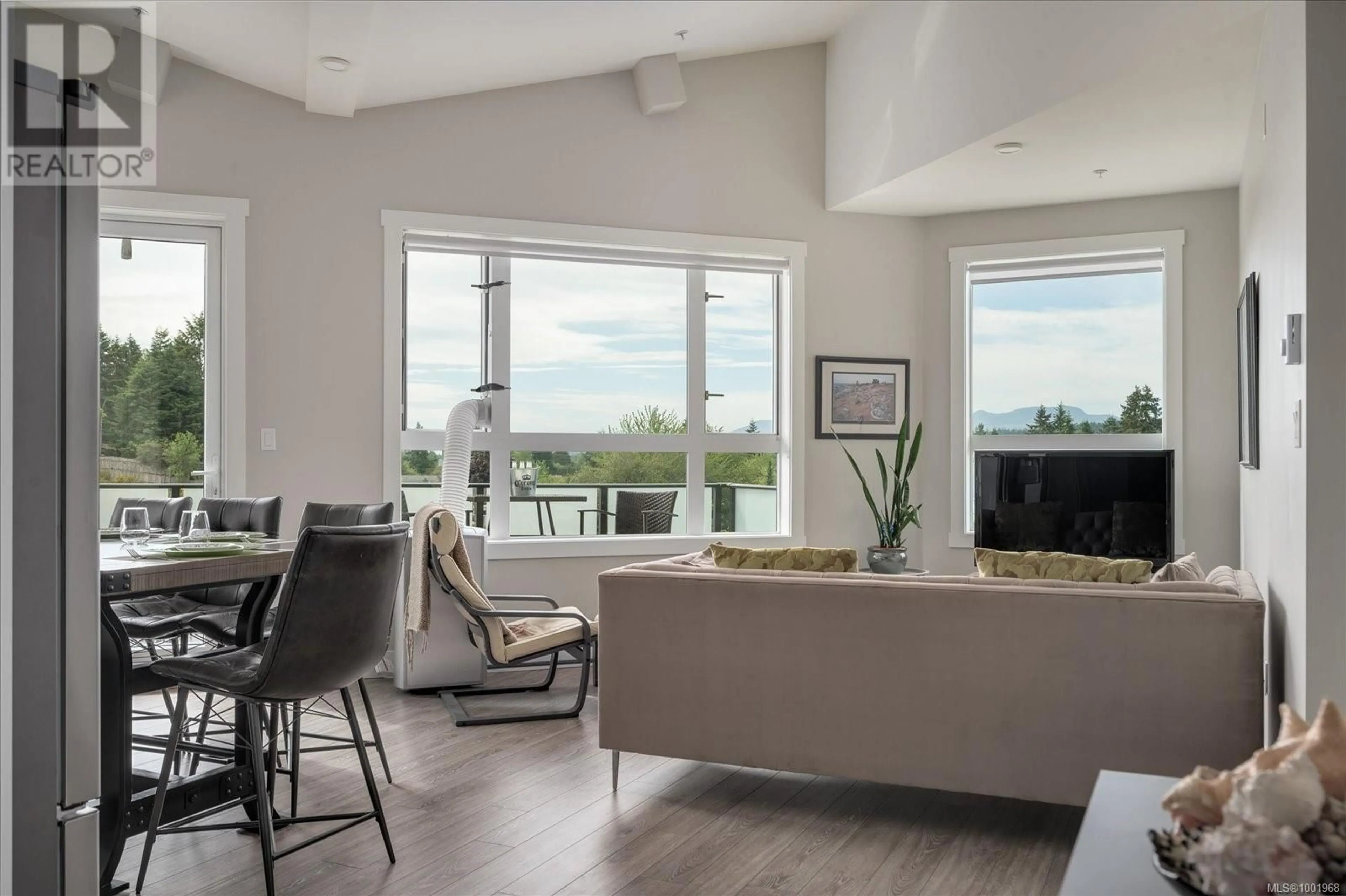 Living room with furniture, unknown for 311 - 525 THIRD STREET, Nanaimo British Columbia V9R1W7