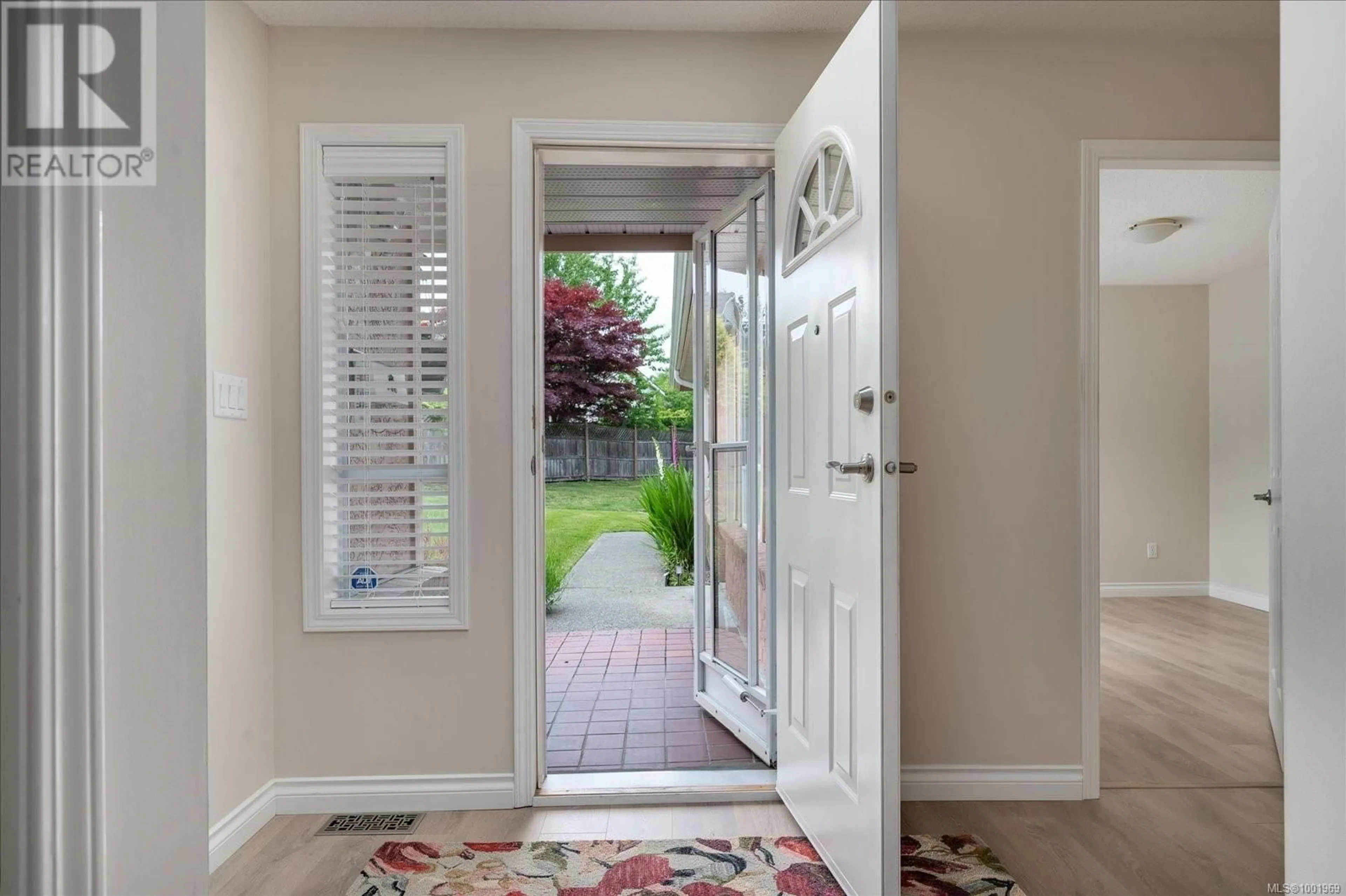 Indoor entryway for 2710 KEIGHLEY ROAD, Nanaimo British Columbia V9T5X8