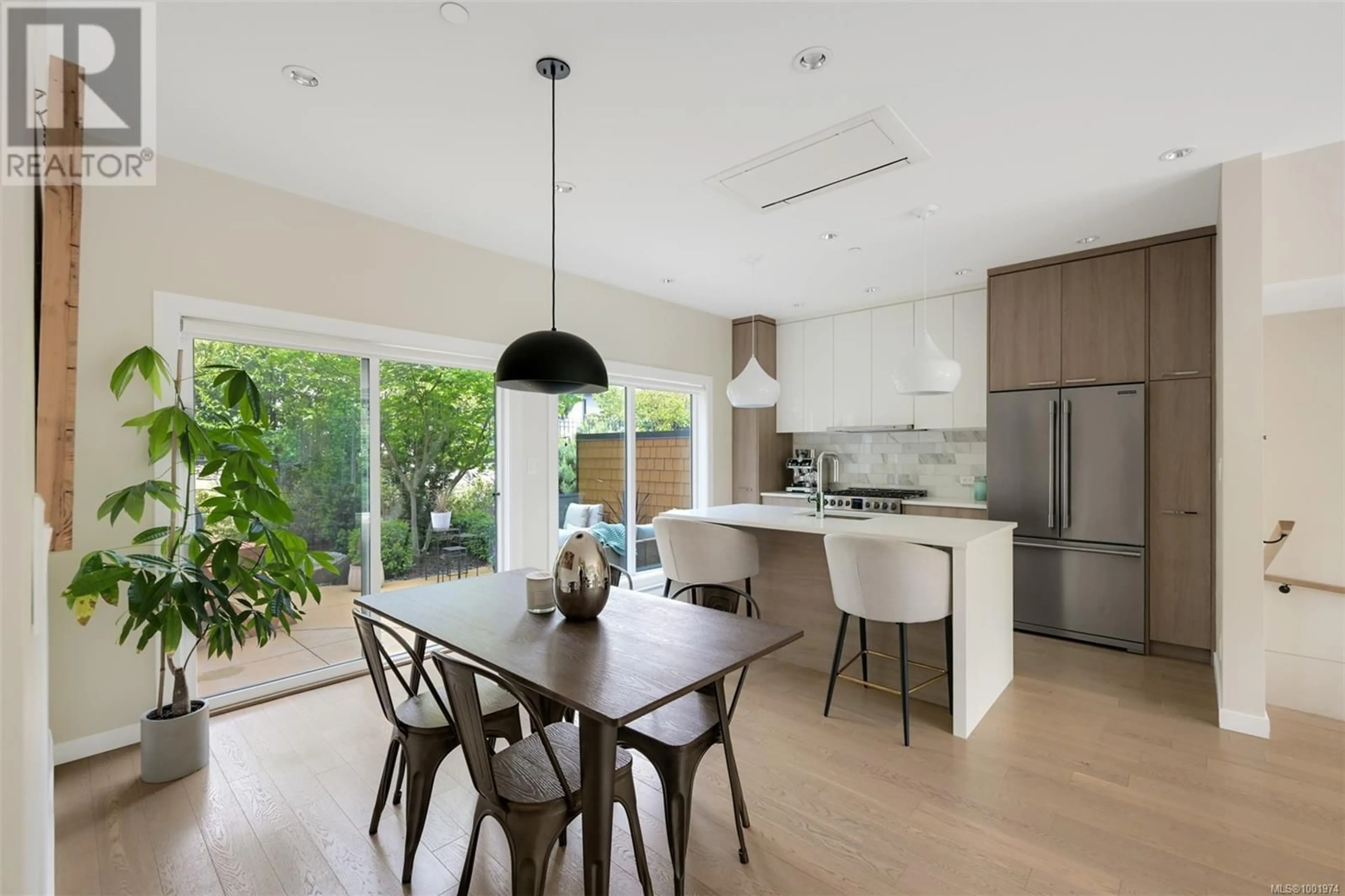 Contemporary kitchen, unknown for 104 - 1454 BEAR MOUNTAIN PARKWAY, Langford British Columbia V9B0V5
