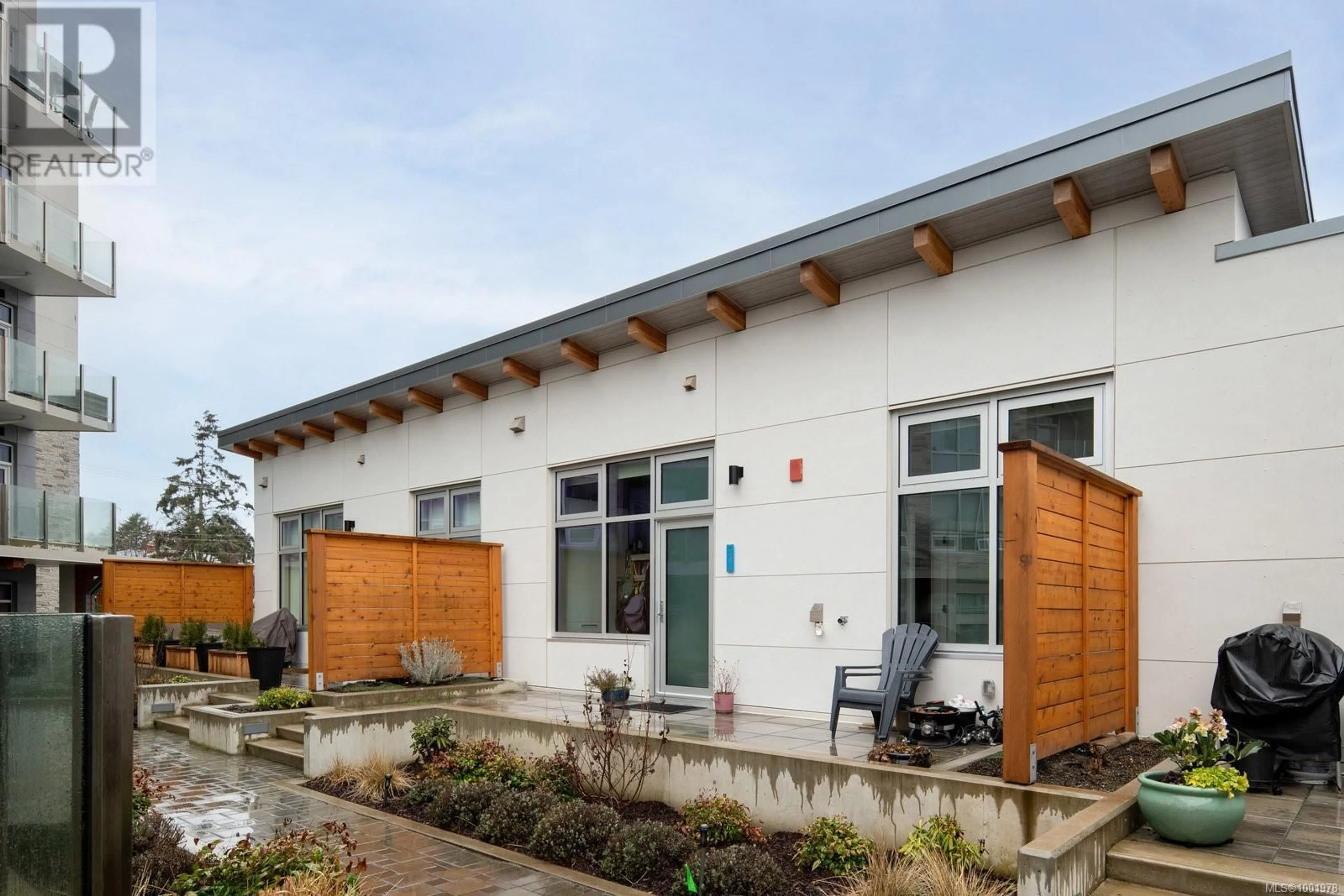 Patio, building for 202 - 517 GORE STREET, Esquimalt British Columbia V9A5E5