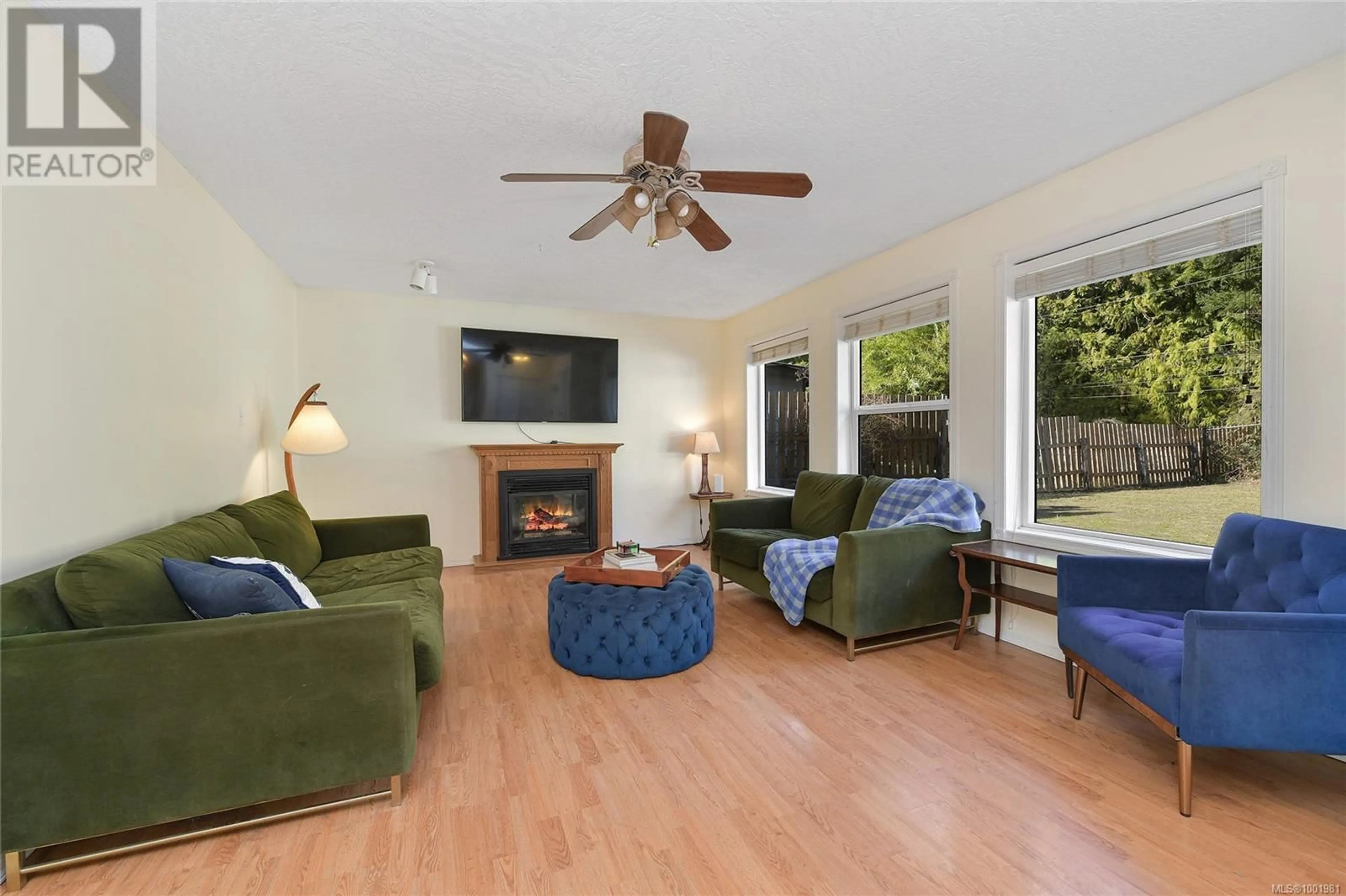 Living room with furniture, wood/laminate floor for 1752 KALMAR ROAD, Shawnigan Lake British Columbia V0R2W0