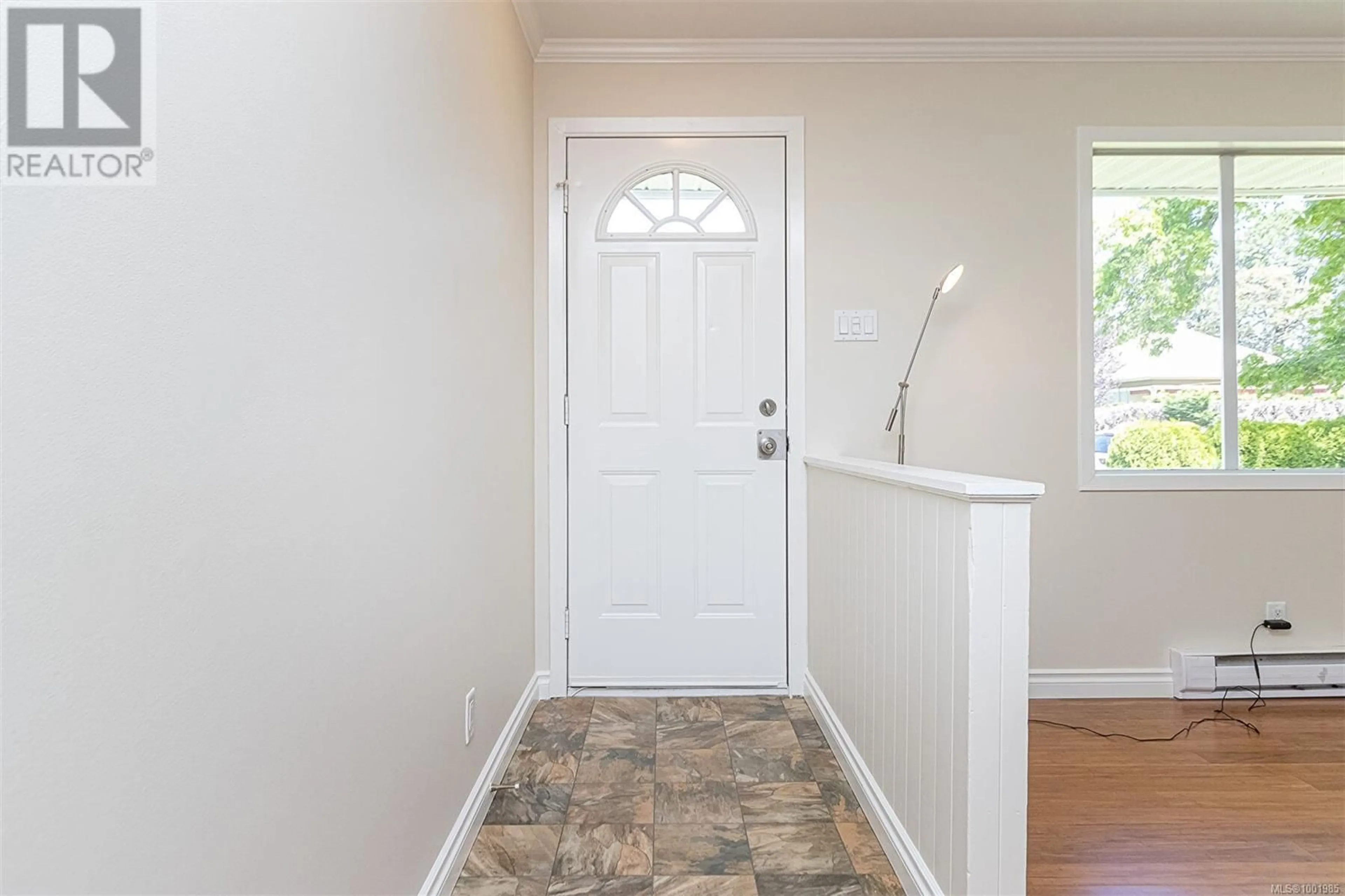 Indoor entryway for 1739 BAY STREET, Victoria British Columbia V8R2B9