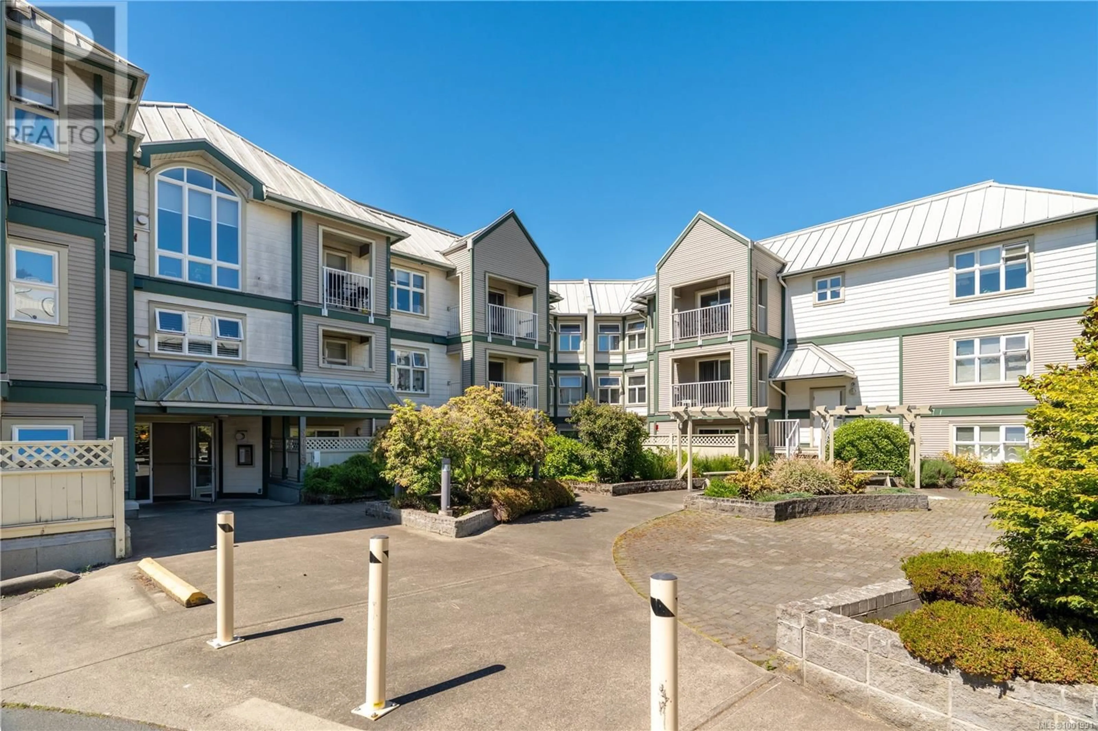 A pic from outside/outdoor area/front of a property/back of a property/a pic from drone, unknown for 308 - 3008 WASHINGTON AVENUE, Victoria British Columbia V9A1P6
