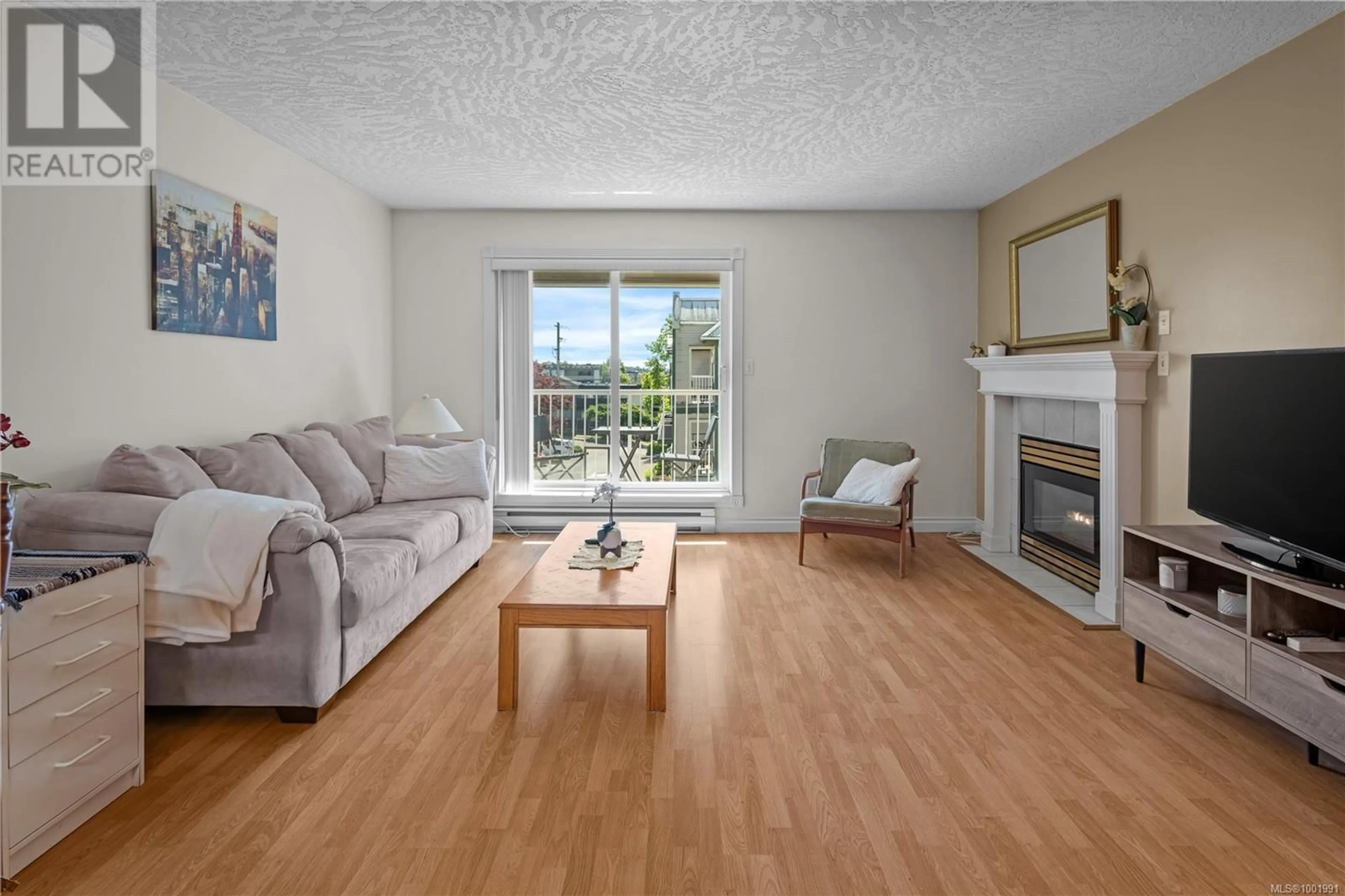 Living room with furniture, wood/laminate floor for 308 - 3008 WASHINGTON AVENUE, Victoria British Columbia V9A1P6
