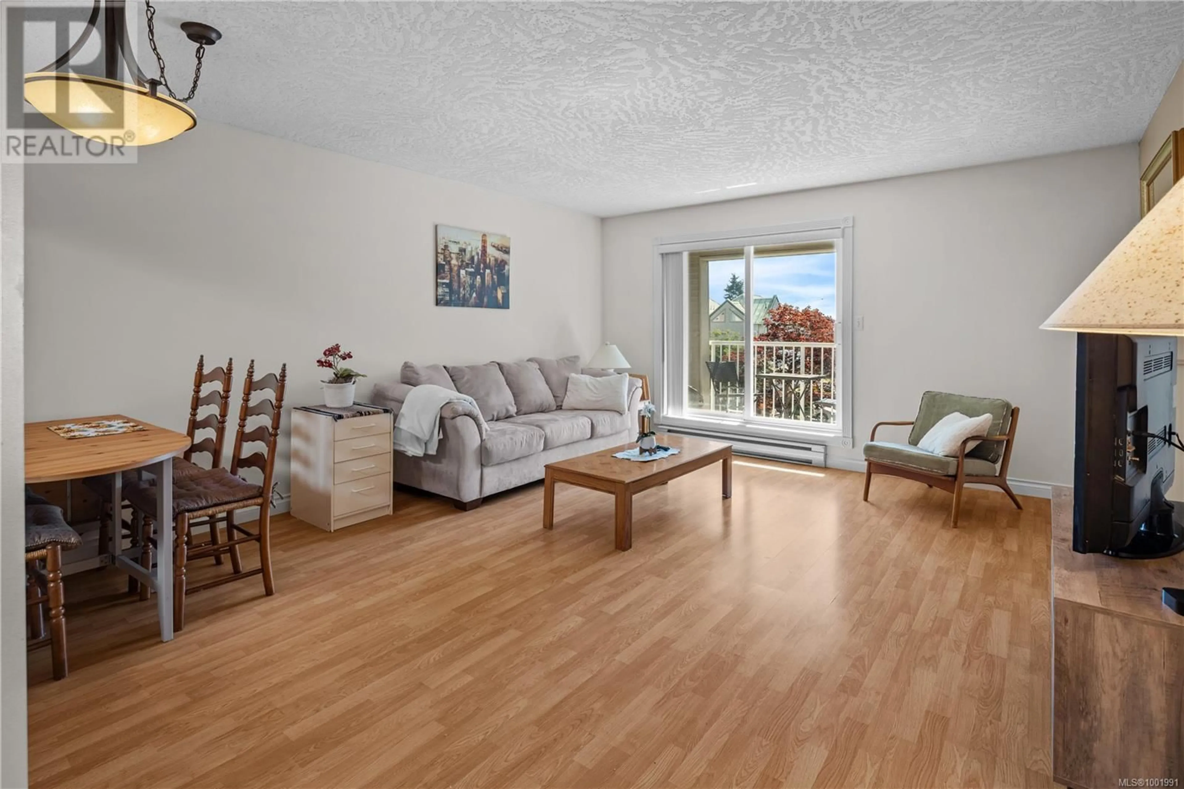 Living room with furniture, wood/laminate floor for 308 - 3008 WASHINGTON AVENUE, Victoria British Columbia V9A1P6