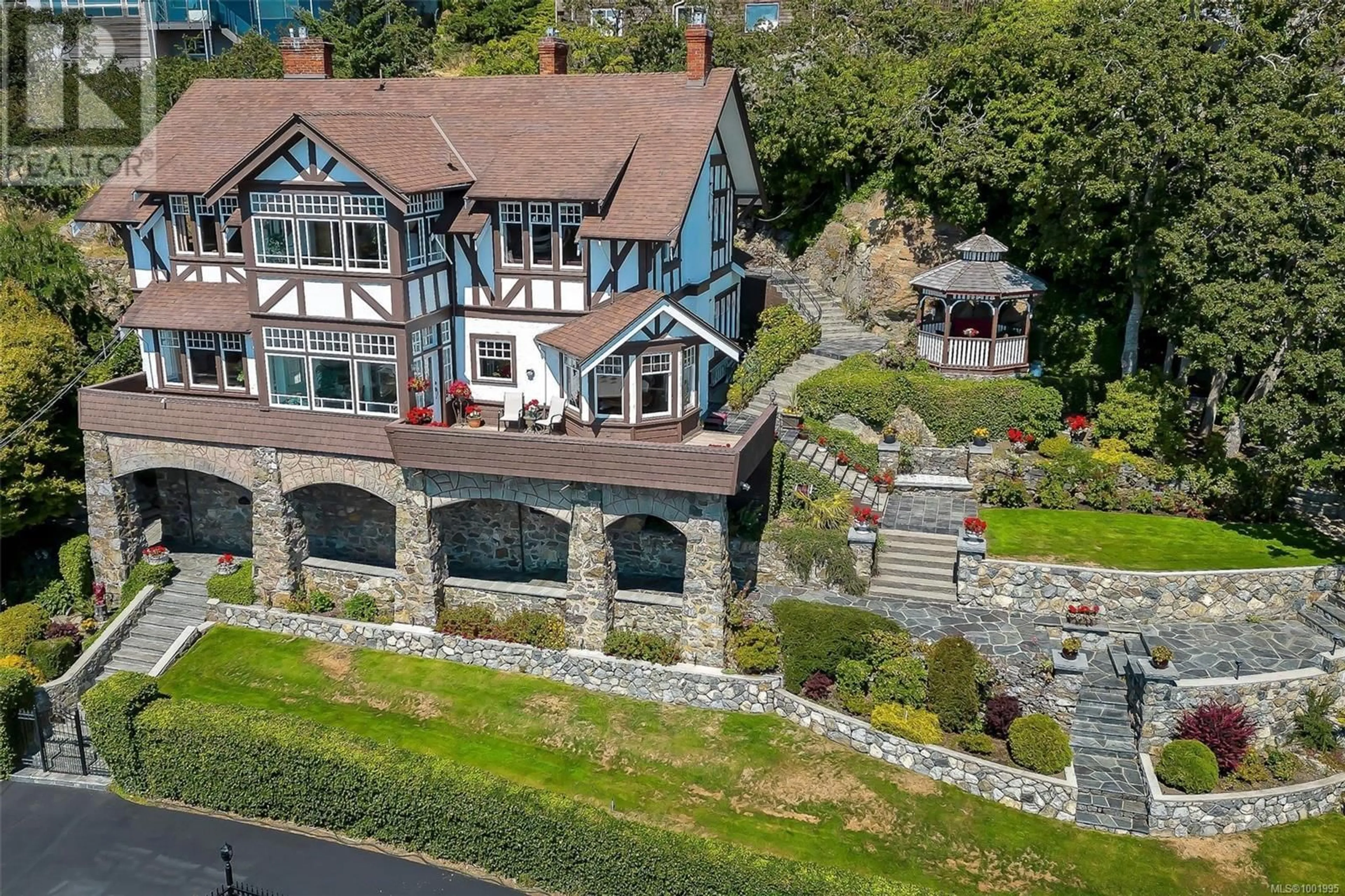 A pic from outside/outdoor area/front of a property/back of a property/a pic from drone, unknown for 1926 CRESCENT ROAD, Oak Bay British Columbia V8S2H1