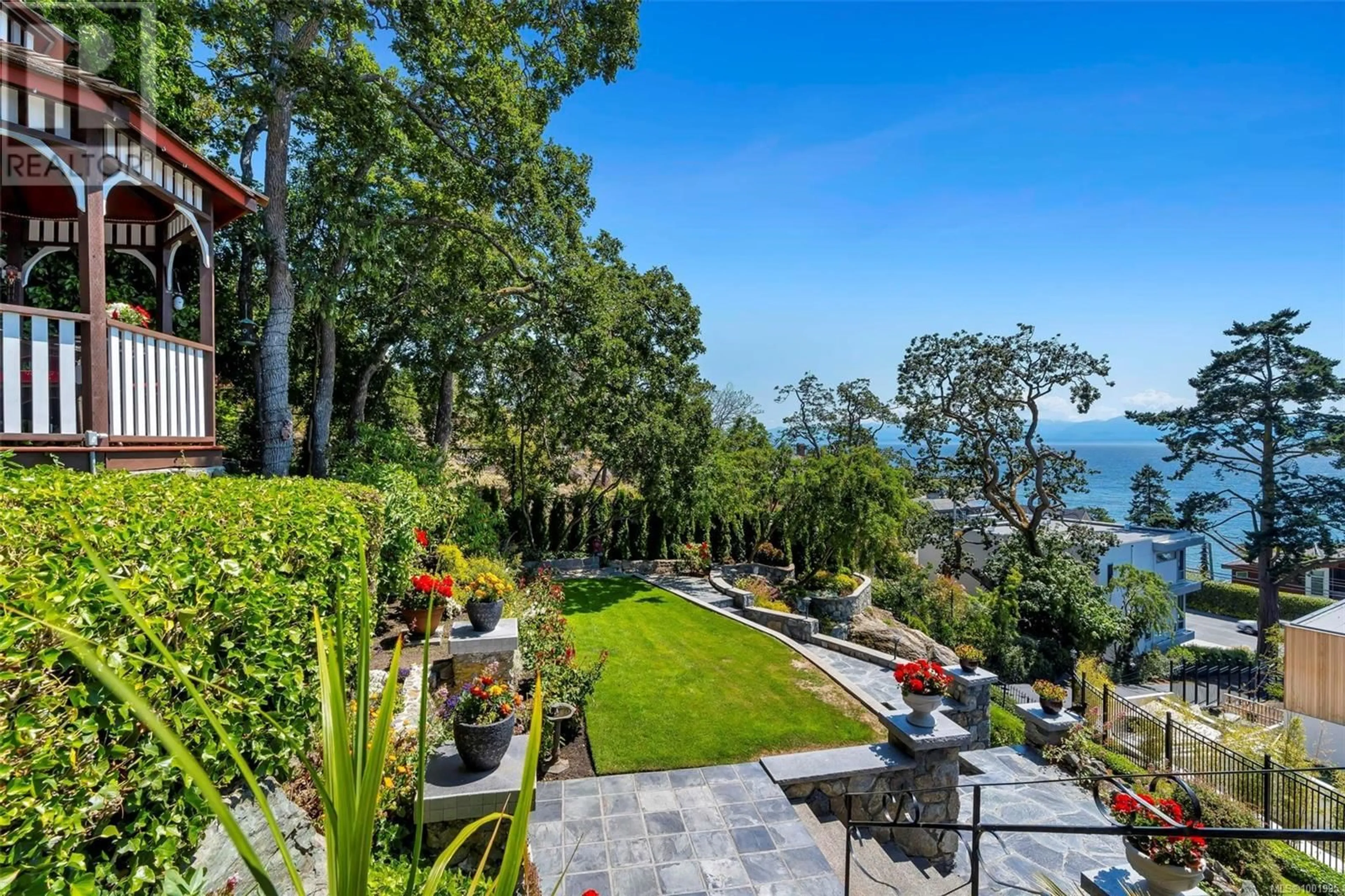 Patio, mountain view for 1926 CRESCENT ROAD, Oak Bay British Columbia V8S2H1