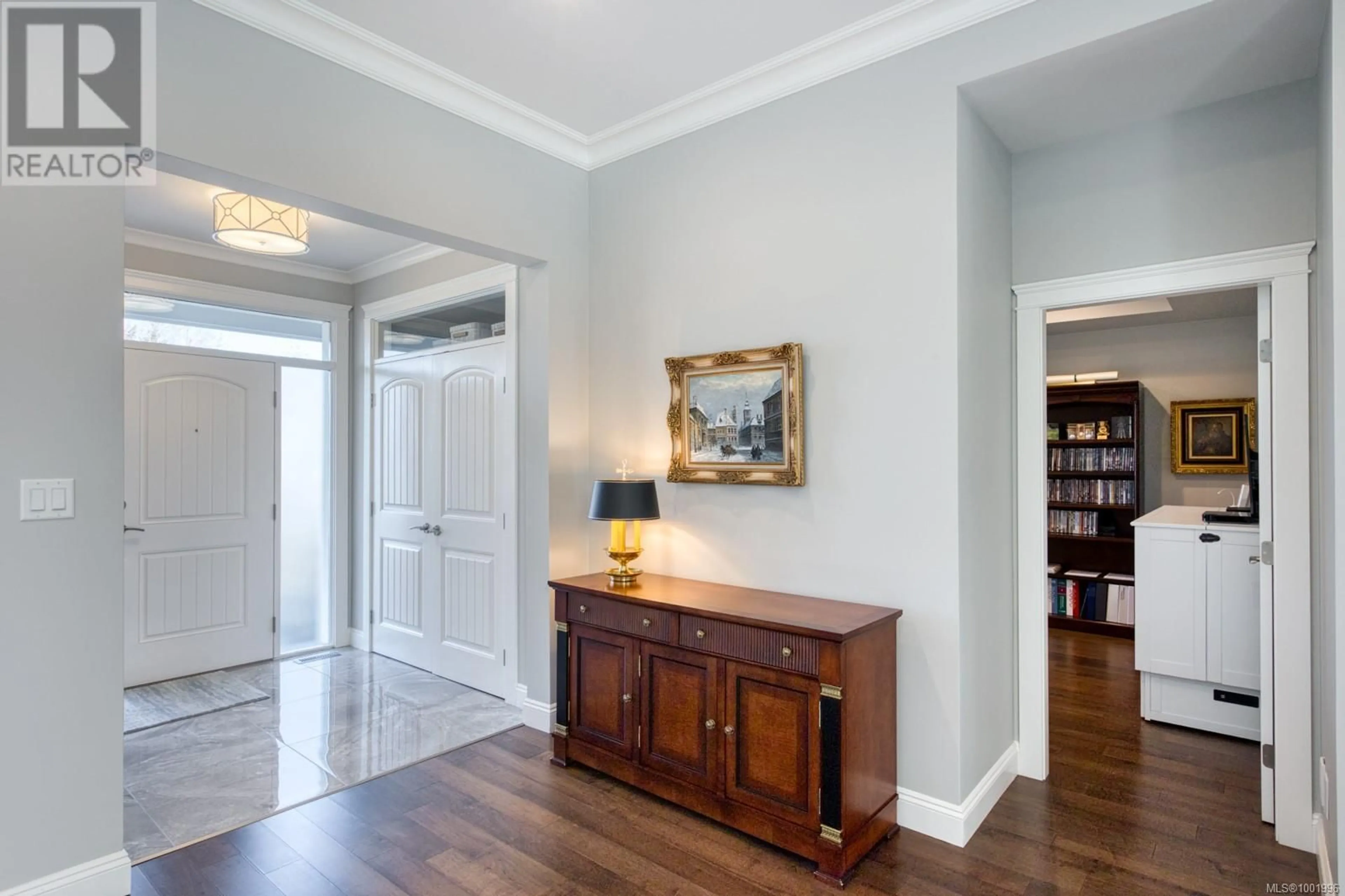 Indoor entryway for 2130 SUSSEX DRIVE, Courtenay British Columbia V9N0E3