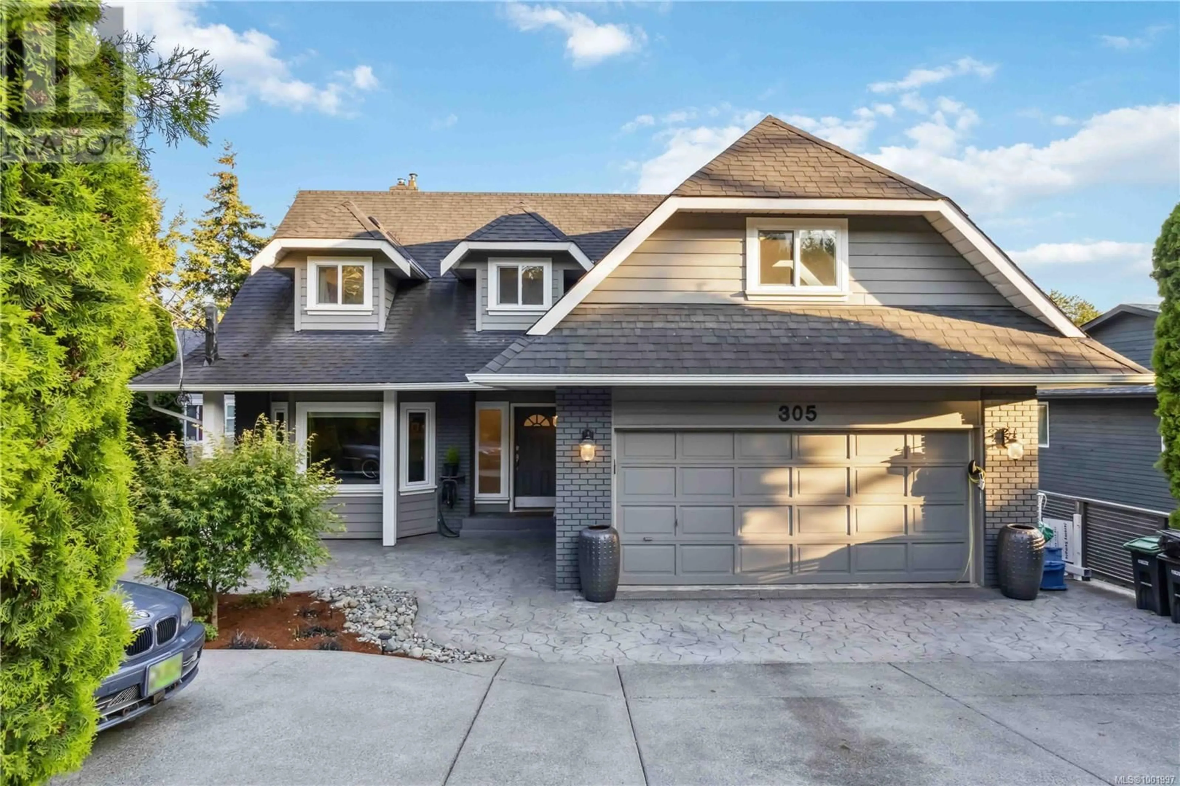 Home with vinyl exterior material, street for 305 SIX MILE ROAD, View Royal British Columbia V9B5G6