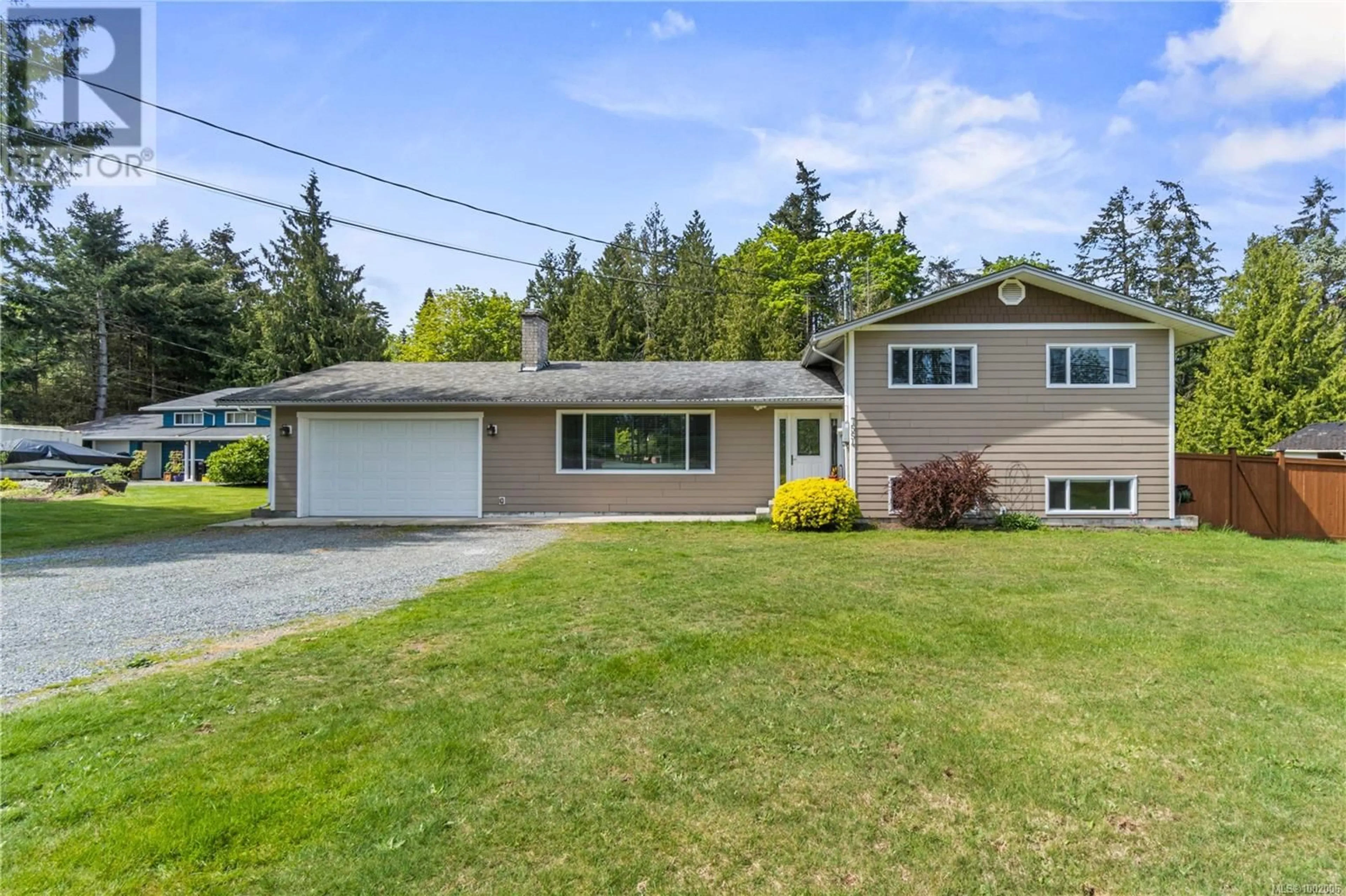 Home with vinyl exterior material, street for 7554 SUPERIOR ROAD, Lantzville British Columbia V0R2H0