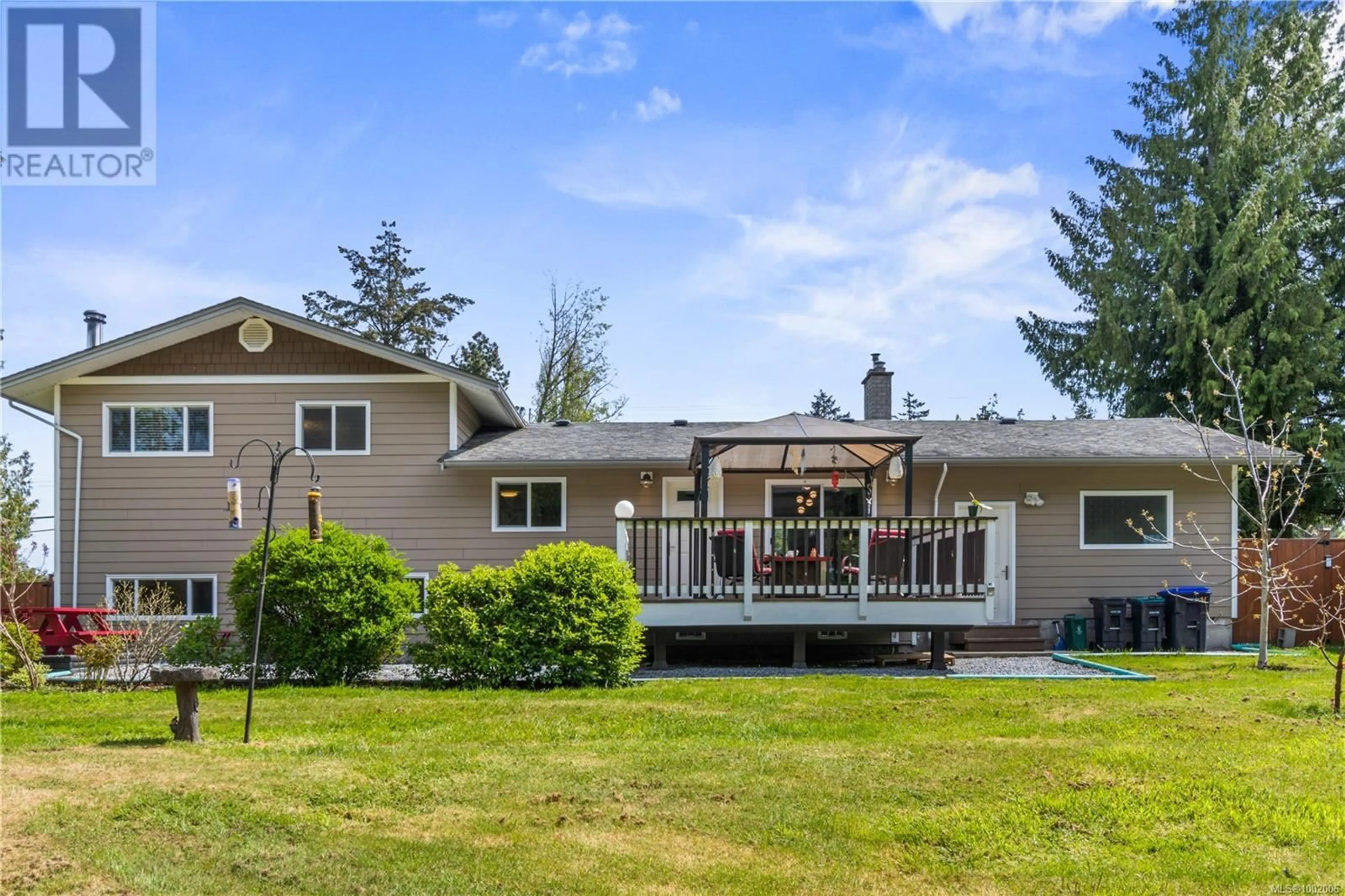 Home with vinyl exterior material, unknown for 7554 SUPERIOR ROAD, Lantzville British Columbia V0R2H0