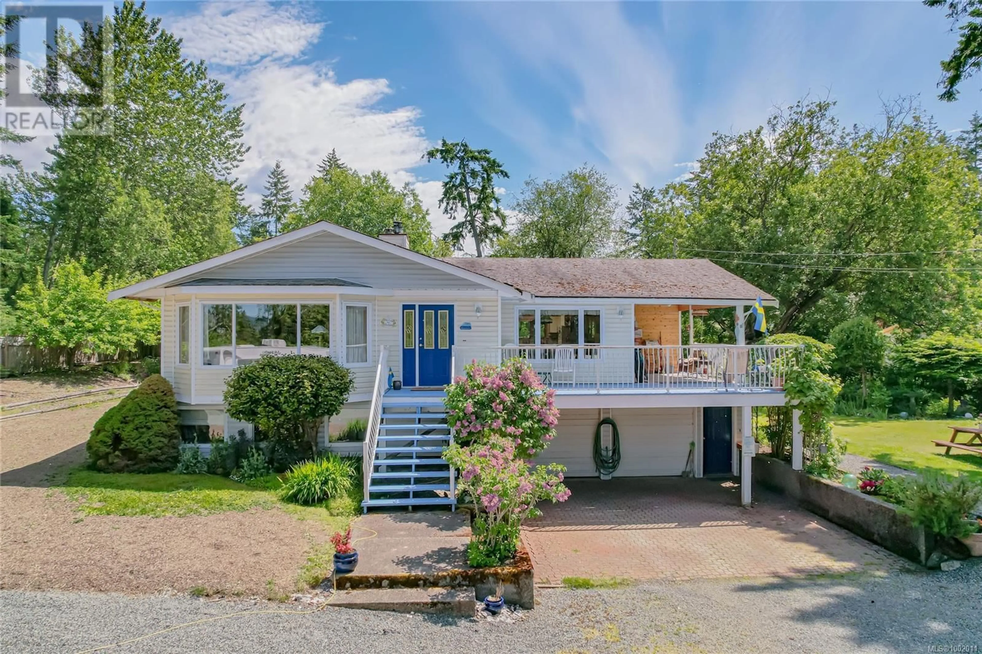 Home with vinyl exterior material, street for 169 FERNWOOD ROAD, Salt Spring British Columbia V8K1C5