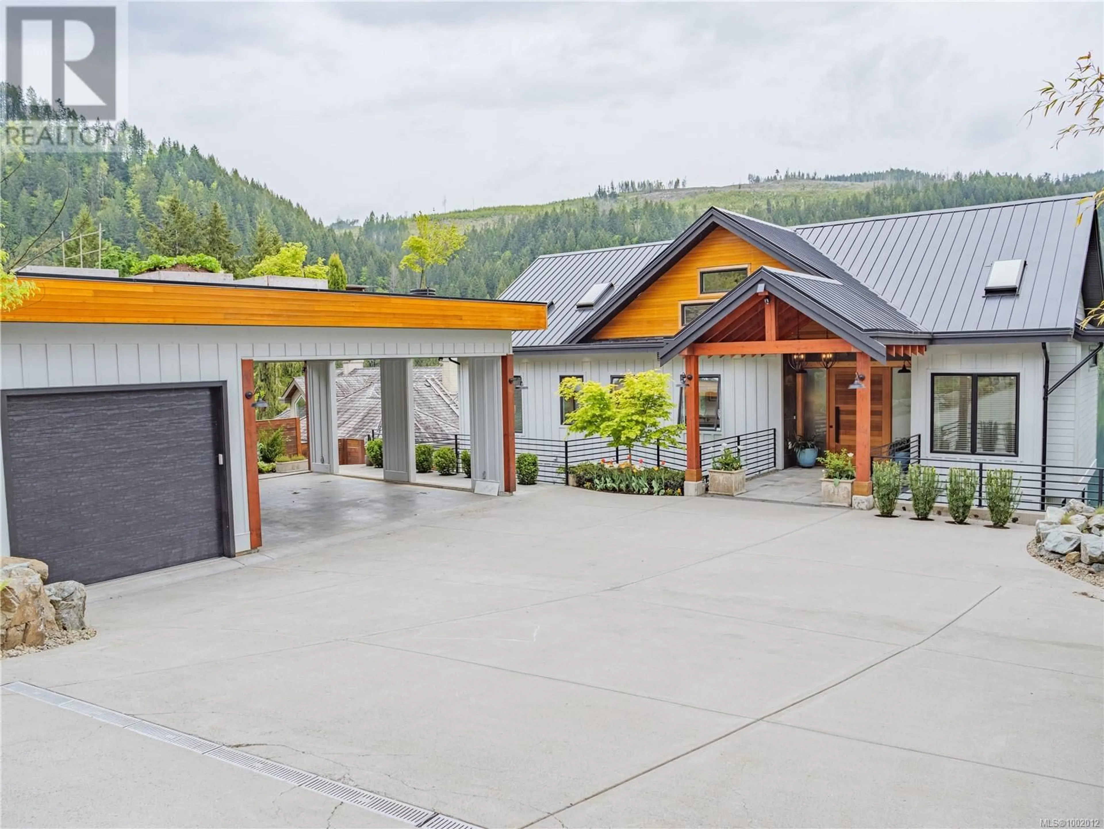 Home with vinyl exterior material, mountain view for 8400 BLOEDEL DRIVE, Port Alberni British Columbia V9Y9E3