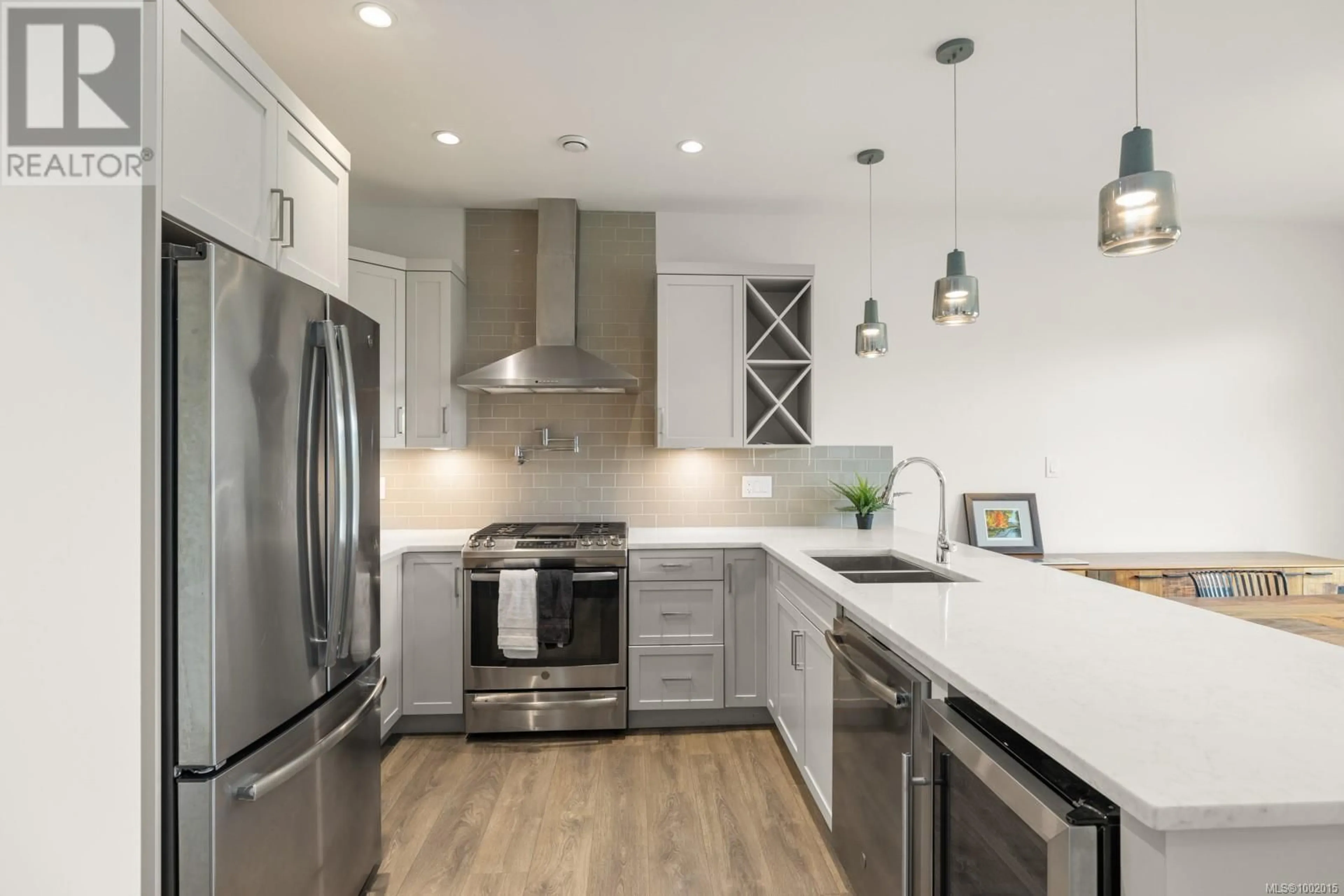 Contemporary kitchen, unknown for 7 AVANTI PLACE, View Royal British Columbia V8Z0E9