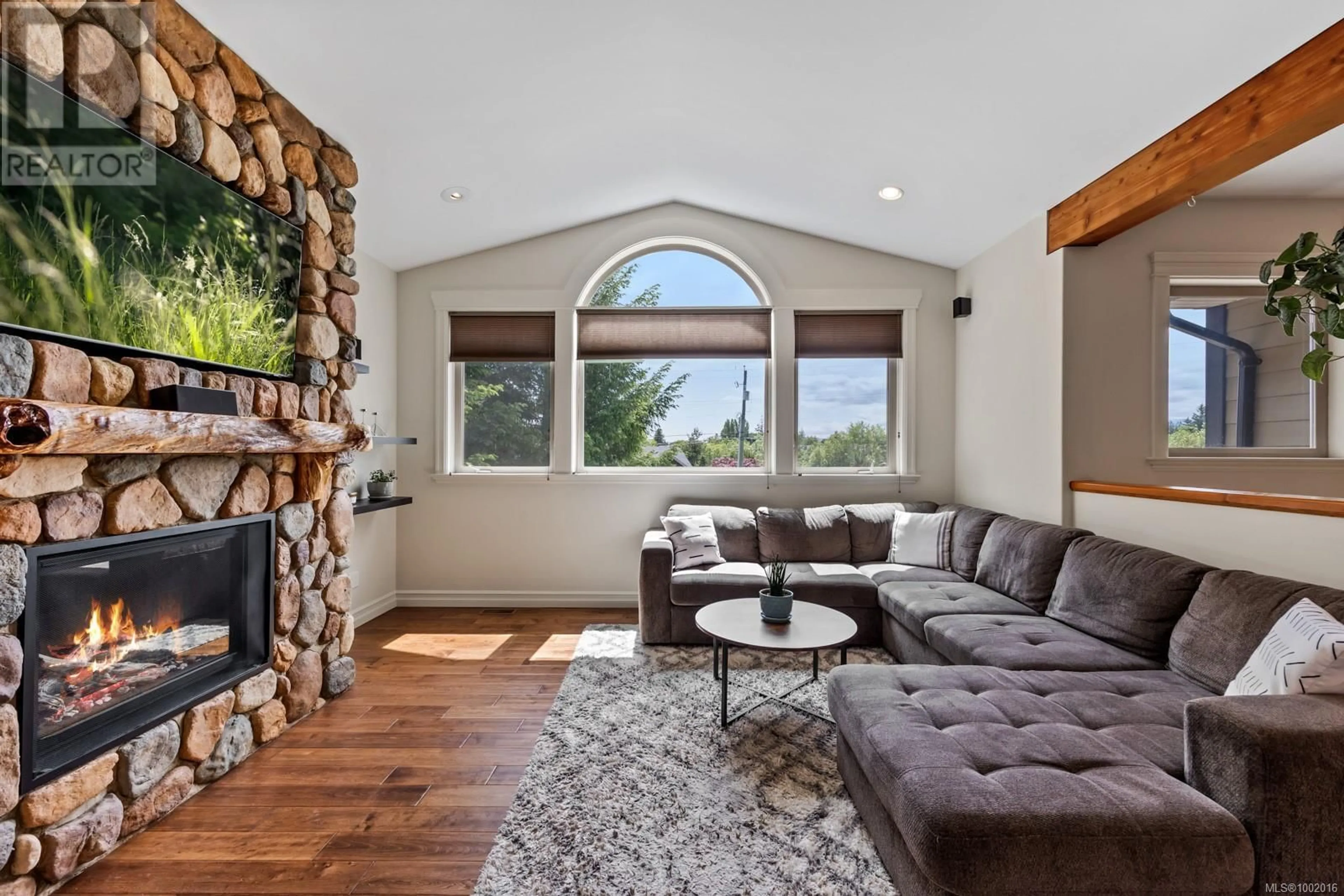 Living room with furniture, unknown for 2860 GATEHOUSE PLACE, Courtenay British Columbia V9N4B3
