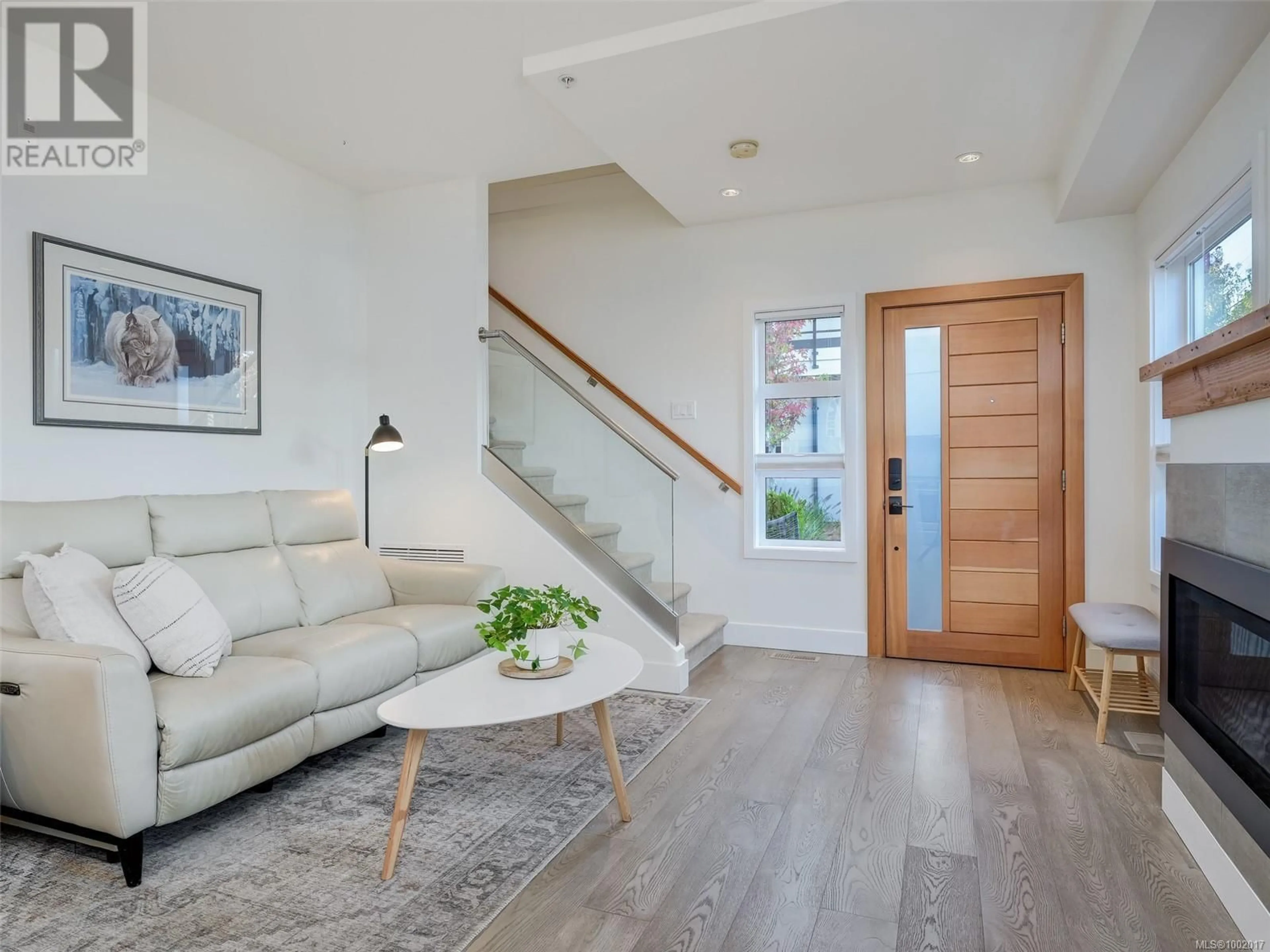 Indoor entryway for 14 - 9889 SEVENTH STREET, Sidney British Columbia V8L2V8