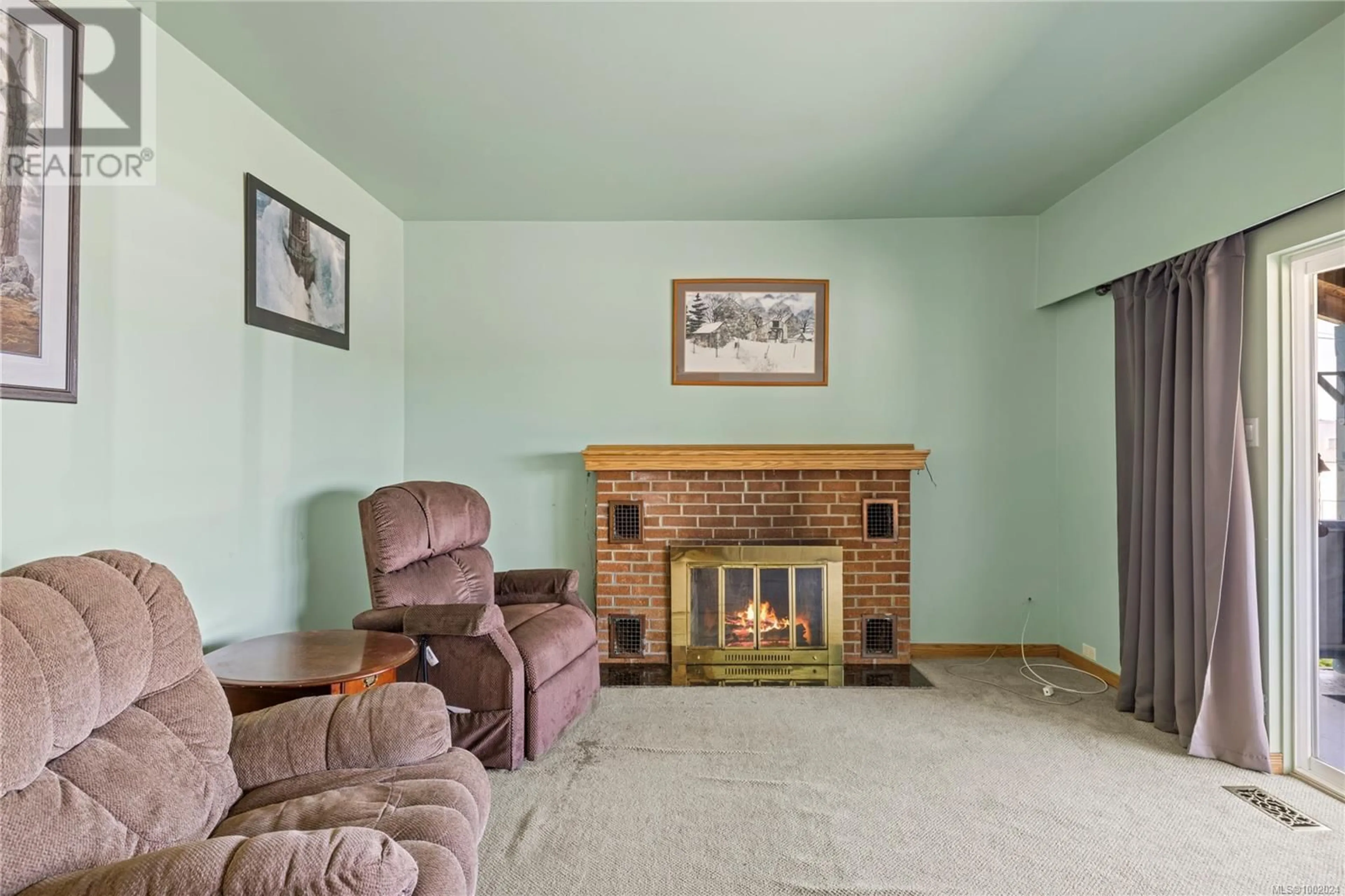 Living room with furniture, unknown for 816 4TH AVENUE, Ladysmith British Columbia V9G1B4