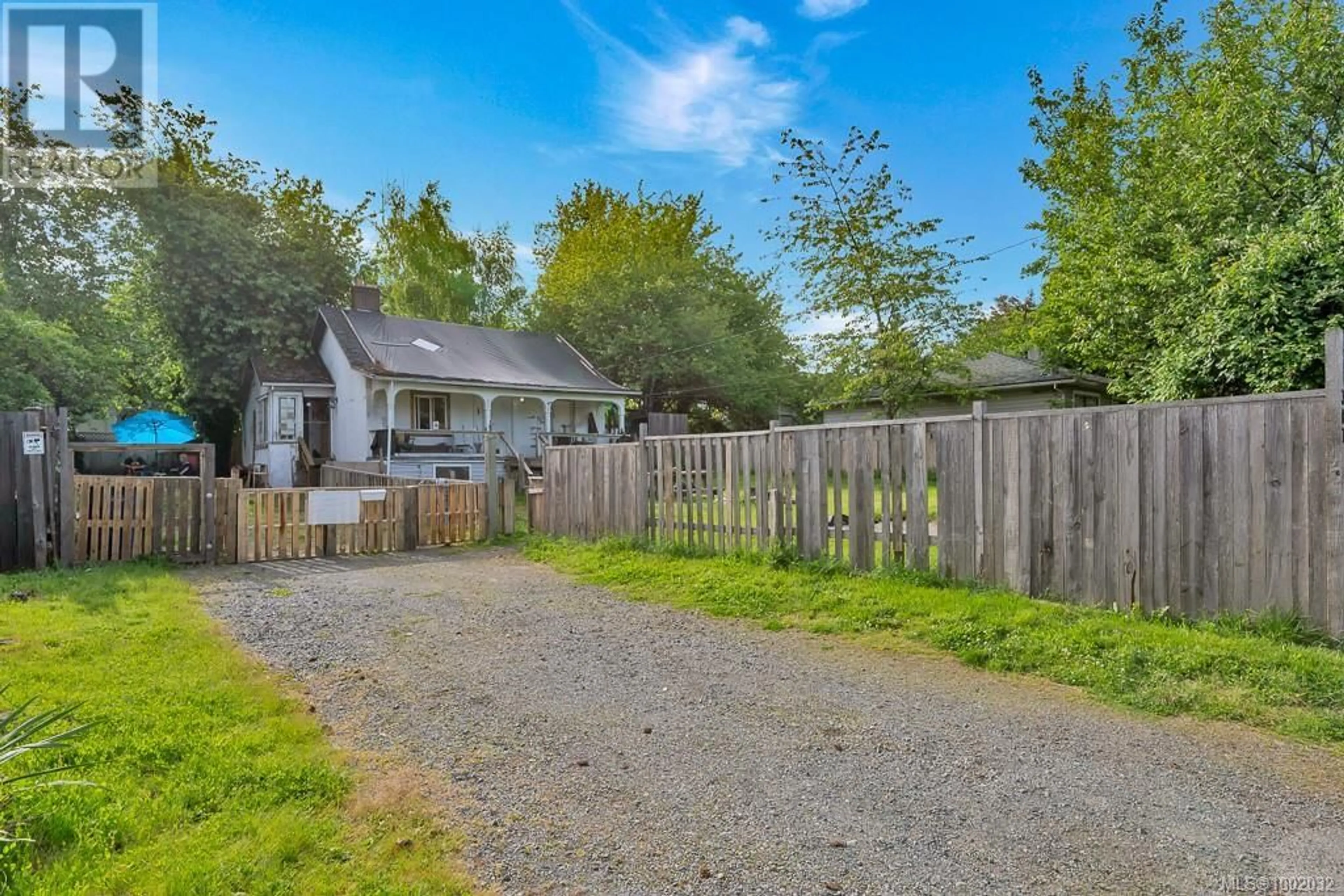 A pic from outside/outdoor area/front of a property/back of a property/a pic from drone, street for HOLLY AVENUE, Nanaimo British Columbia V9S3M3
