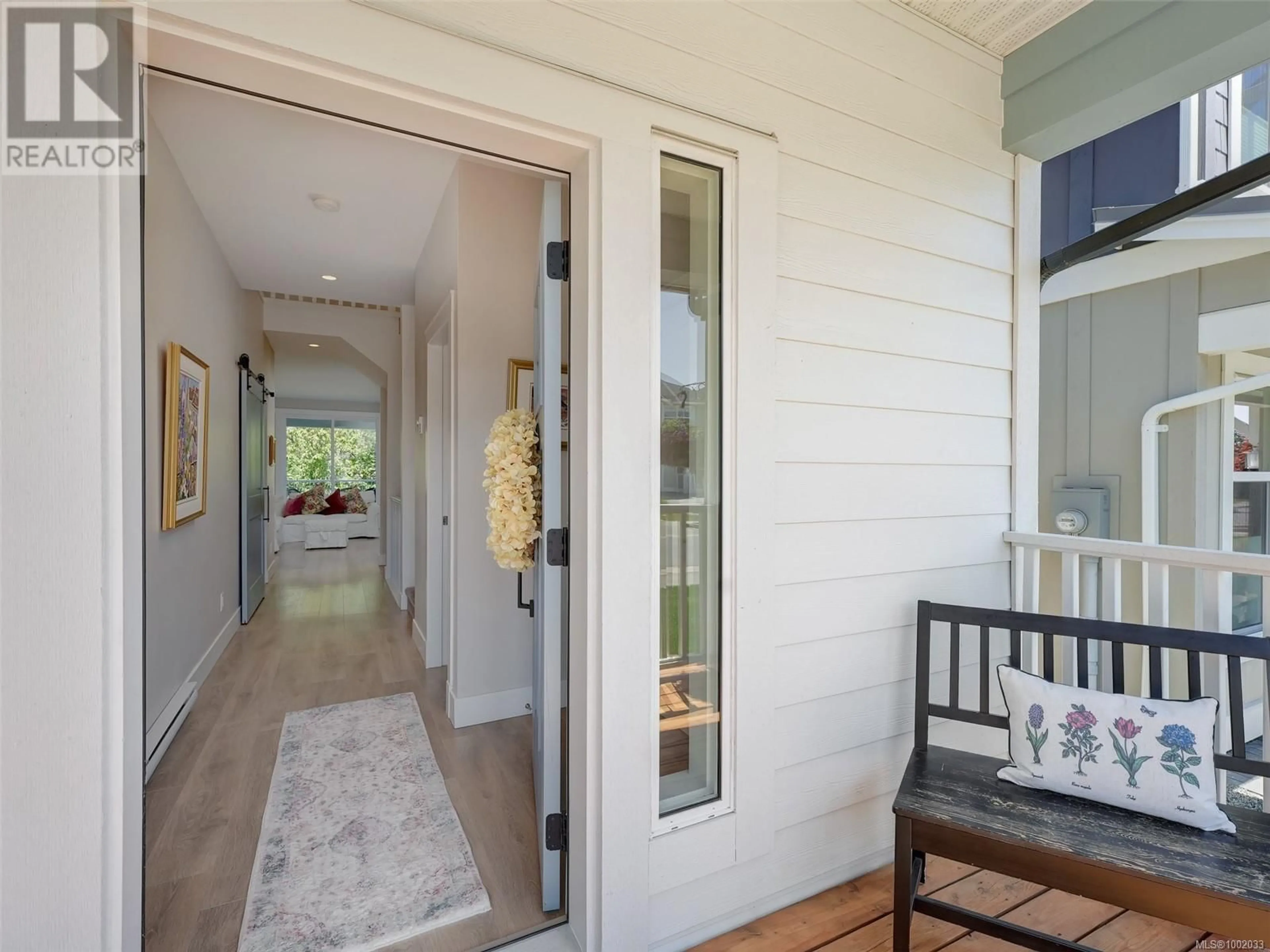 Indoor entryway for 300 SEAFIELD ROAD, Colwood British Columbia V9C0R1