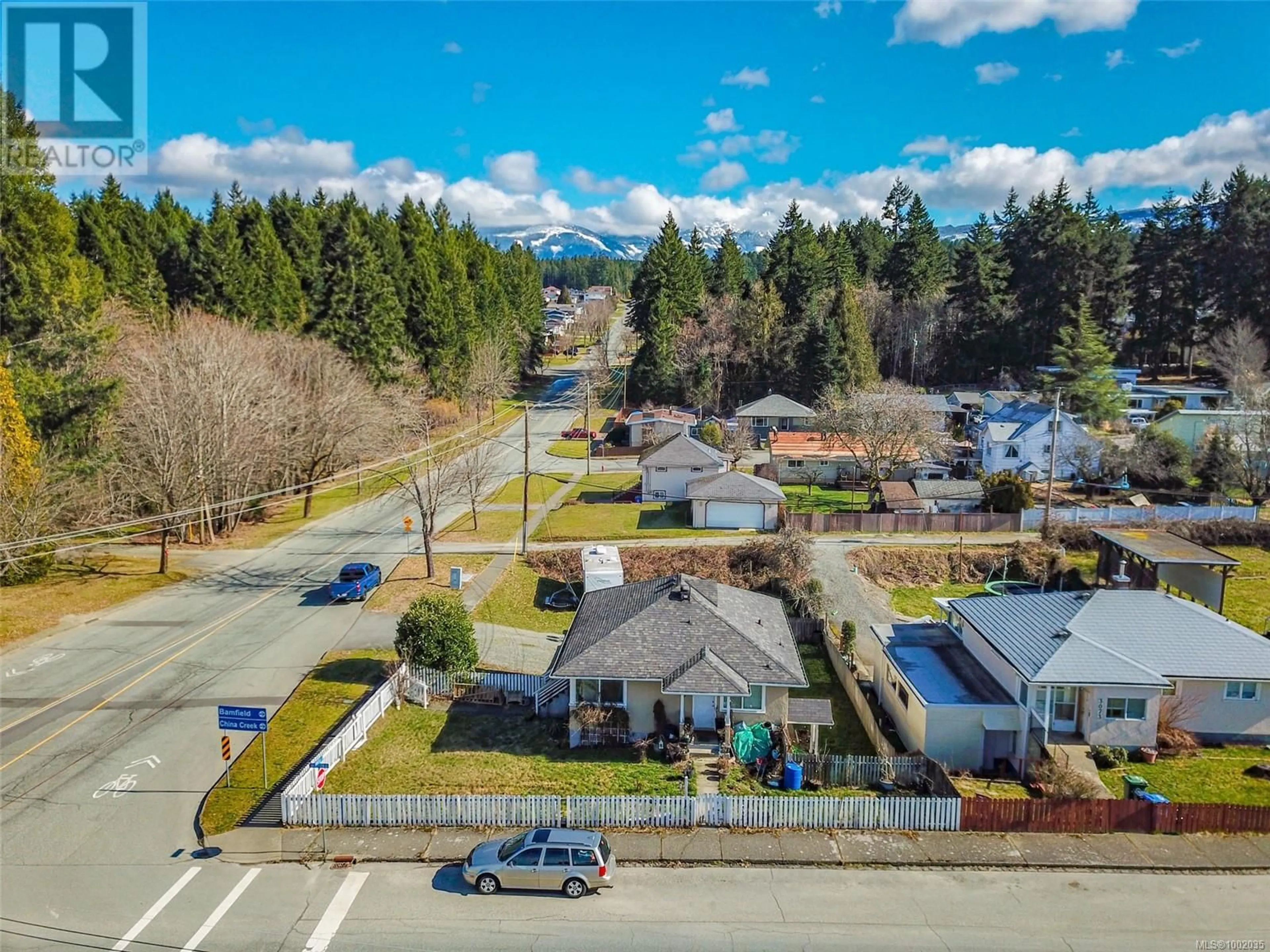 A pic from outside/outdoor area/front of a property/back of a property/a pic from drone, street for 3948 ARGYLE STREET, Port Alberni British Columbia V9Y1X3