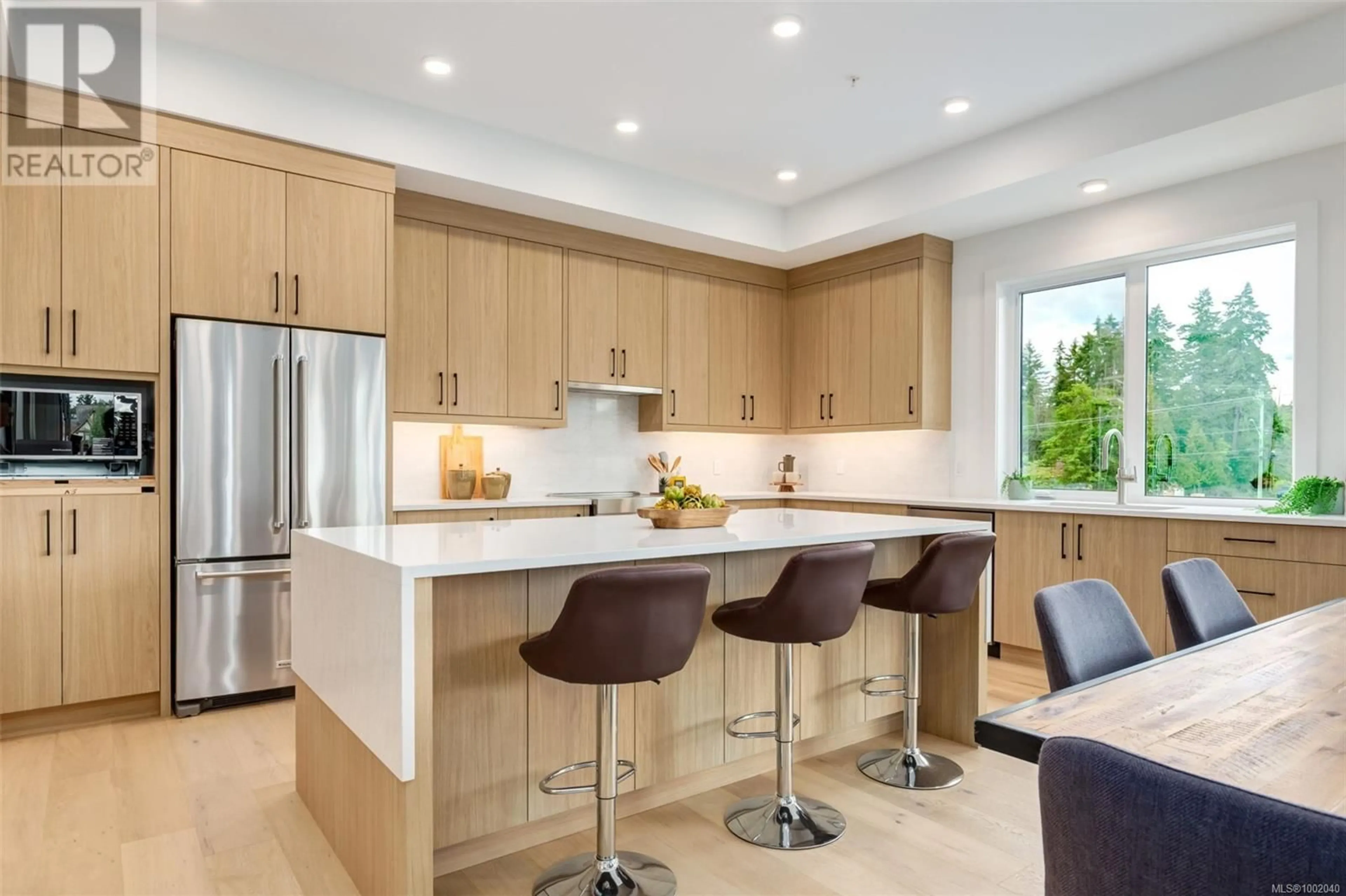 Contemporary kitchen, unknown for 303 - 685 BERWICK ROAD SOUTH, Qualicum Beach British Columbia V9K2K3