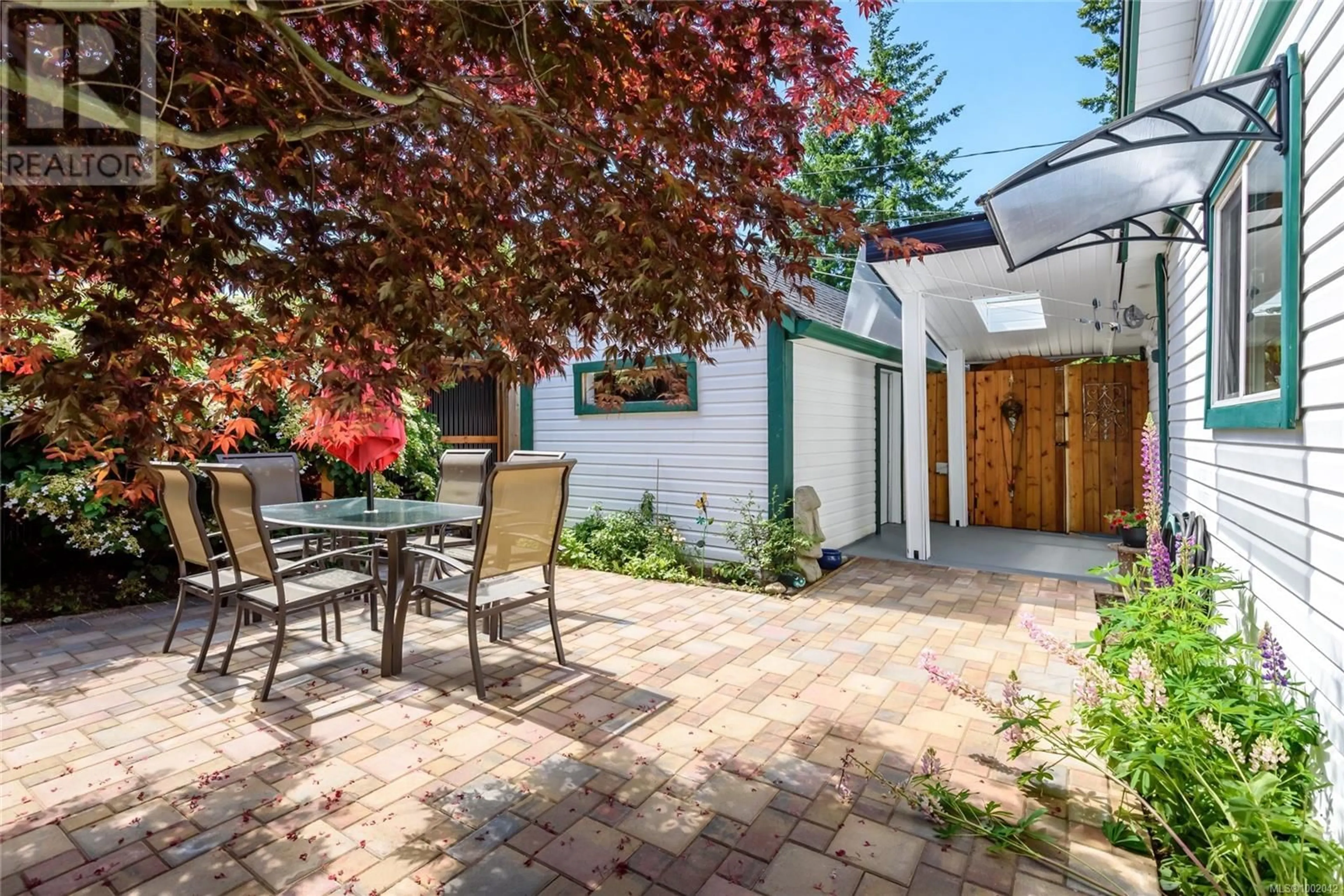 Patio, street for 692 11TH STREET, Courtenay British Columbia V9N1T1