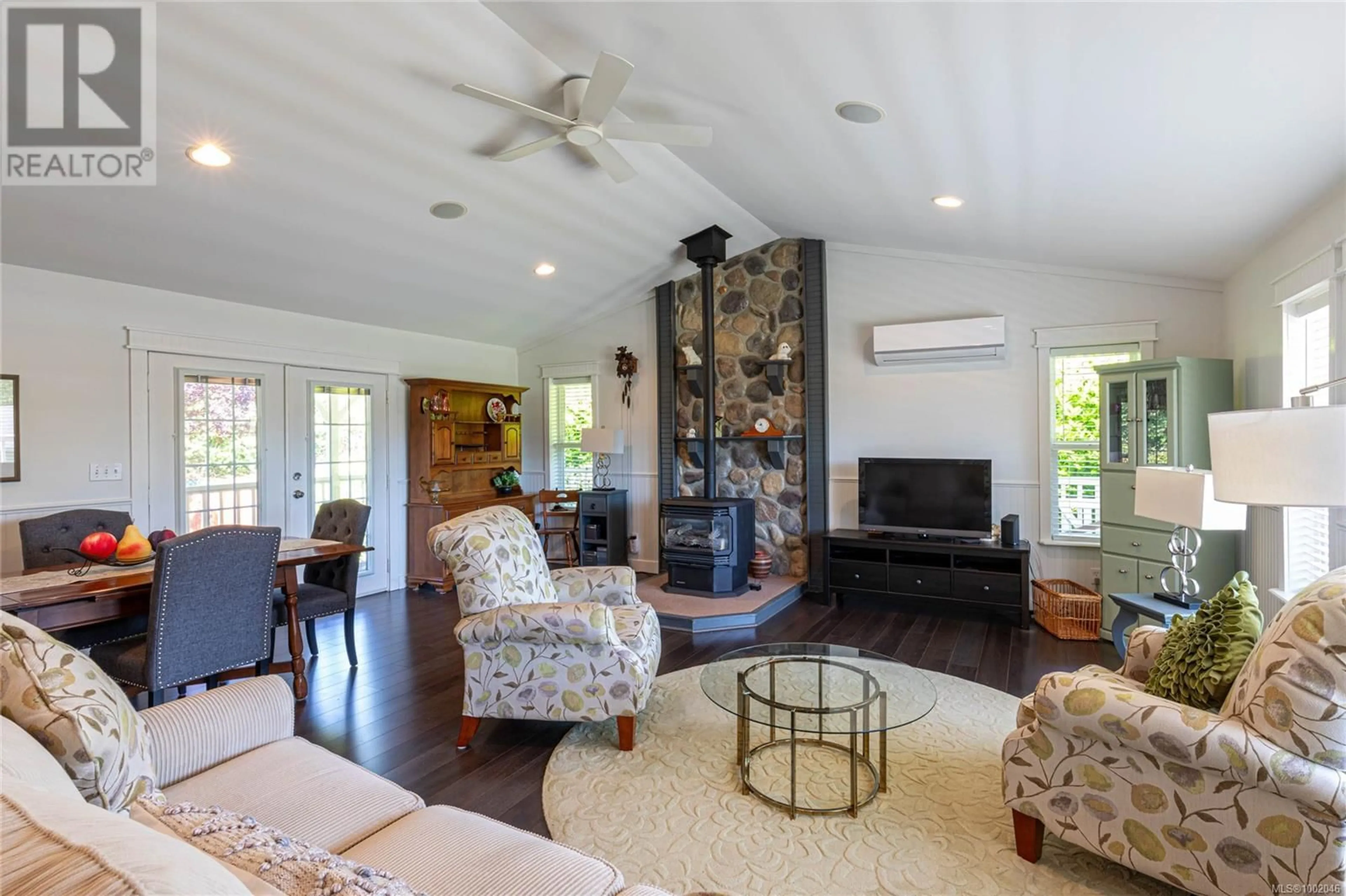 Living room with furniture, unknown for 132 BAYRIDGE PLACE, Bowser British Columbia V0R1G0