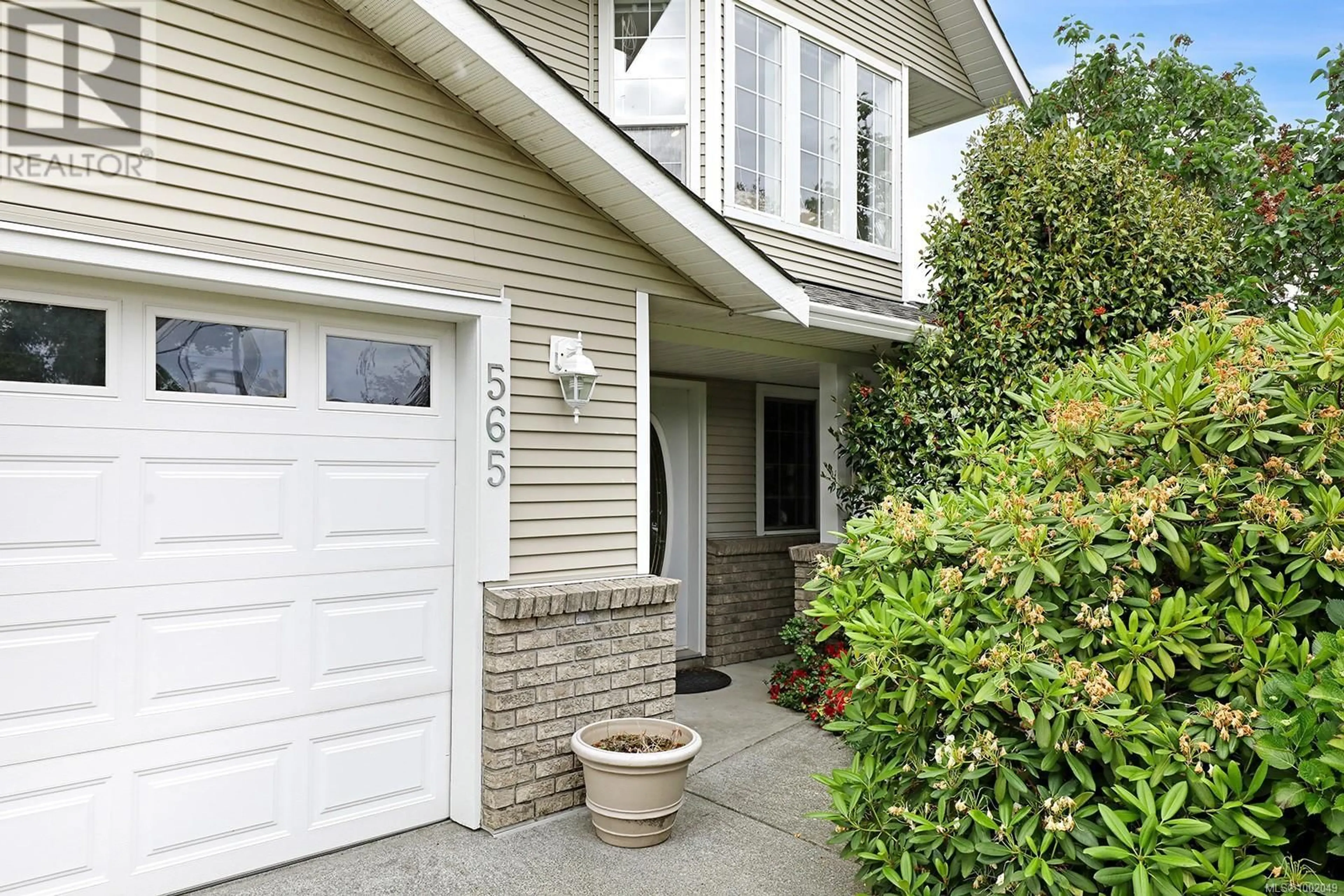 Home with vinyl exterior material, street for 565 HAIDA STREET, Comox British Columbia V9M2L6