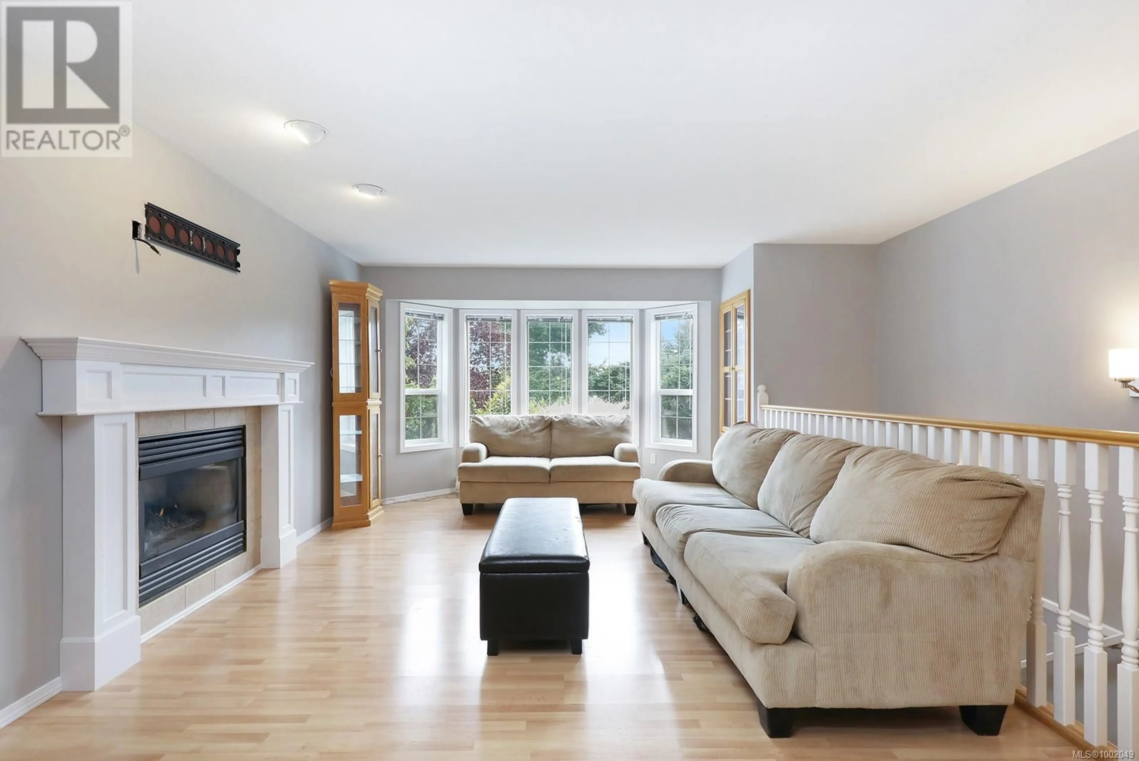Living room with furniture, unknown for 565 HAIDA STREET, Comox British Columbia V9M2L6