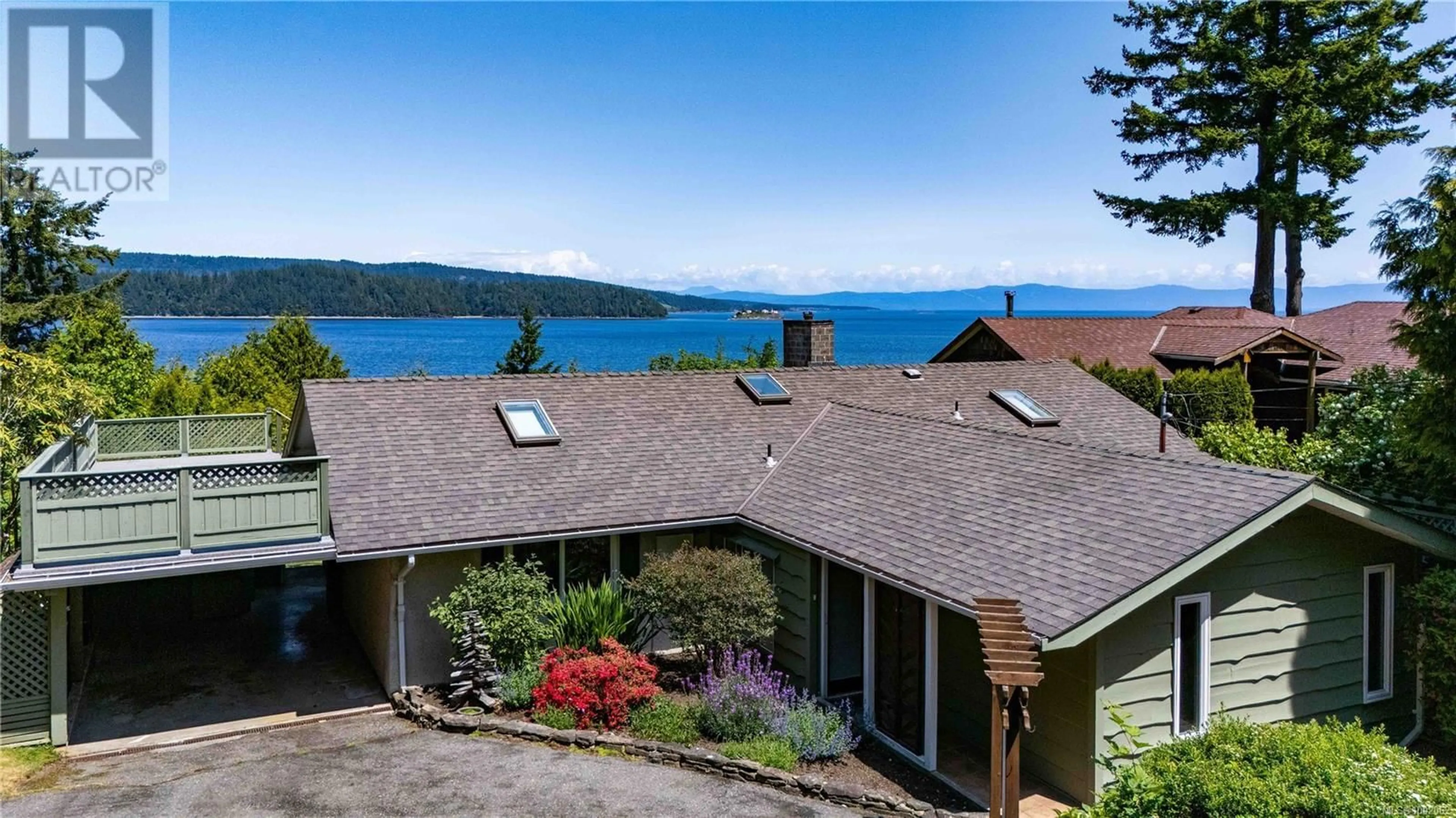 A pic from outside/outdoor area/front of a property/back of a property/a pic from drone, water/lake/river/ocean view for 5107 SEAVIEW DRIVE, Bowser British Columbia V0R1G0