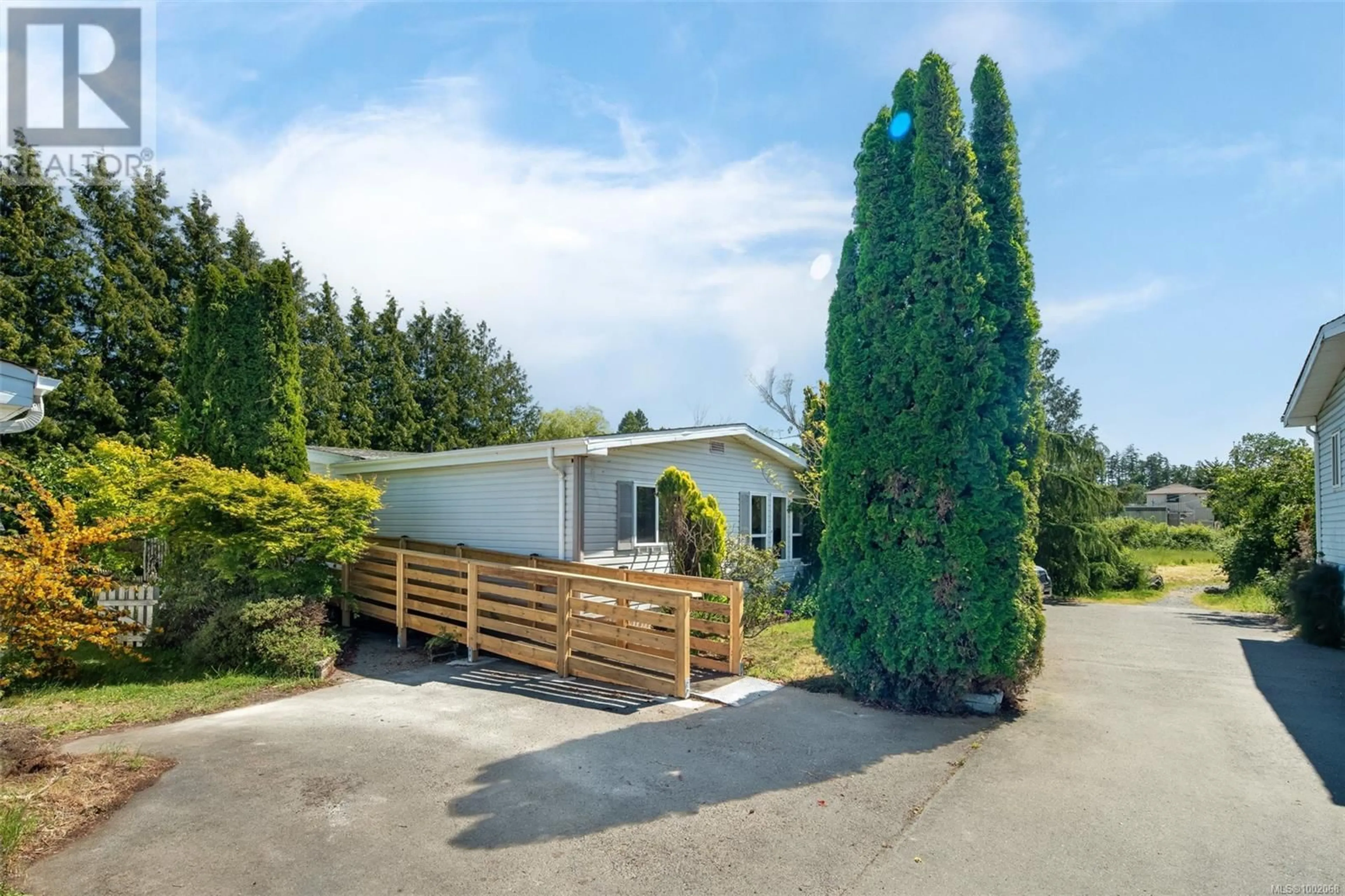 A pic from outside/outdoor area/front of a property/back of a property/a pic from drone, street for 7 - 1581 MIDDLE ROAD, View Royal British Columbia V9A7A6