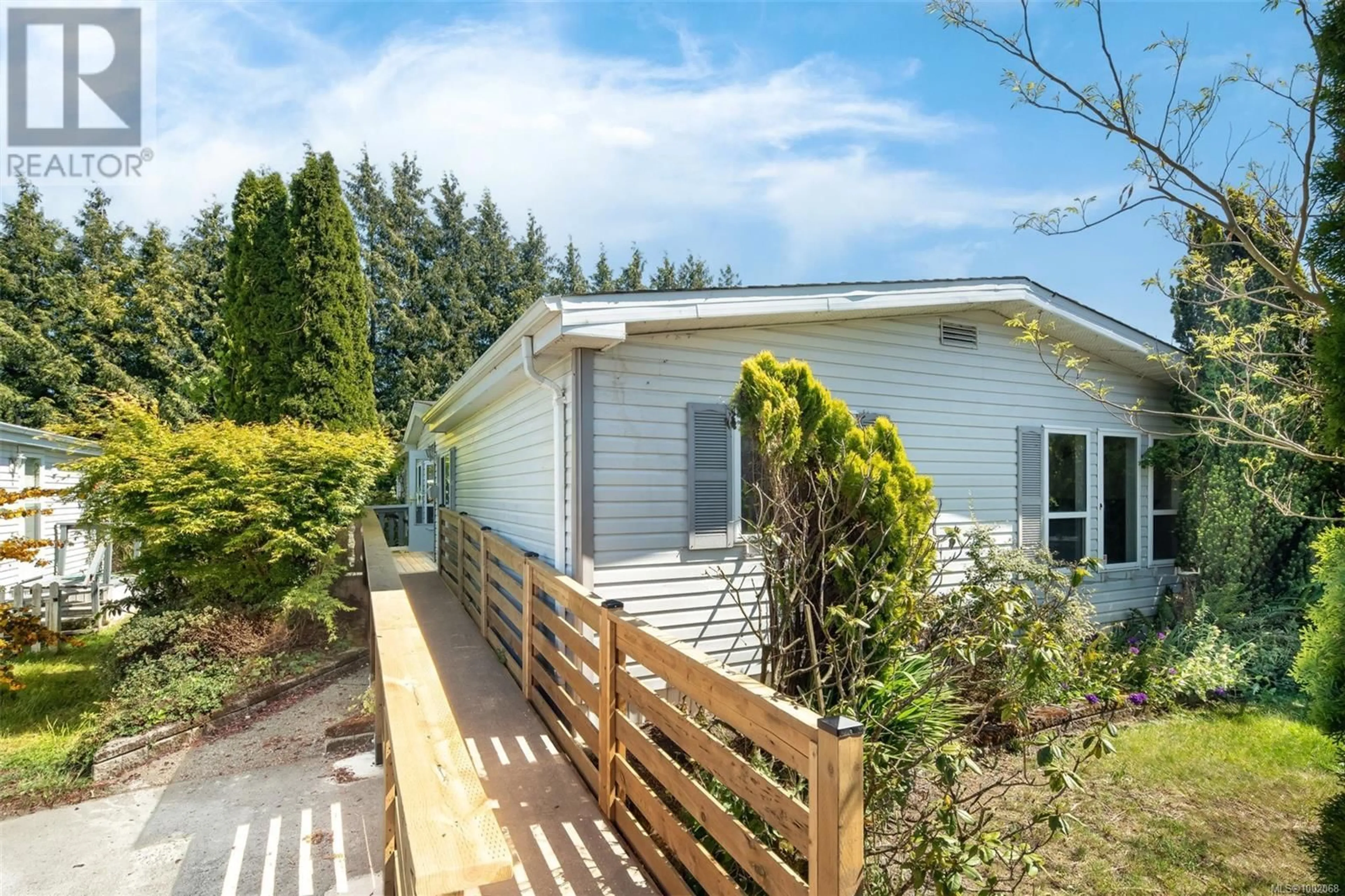 Home with vinyl exterior material, street for 7 - 1581 MIDDLE ROAD, View Royal British Columbia V9A7A6