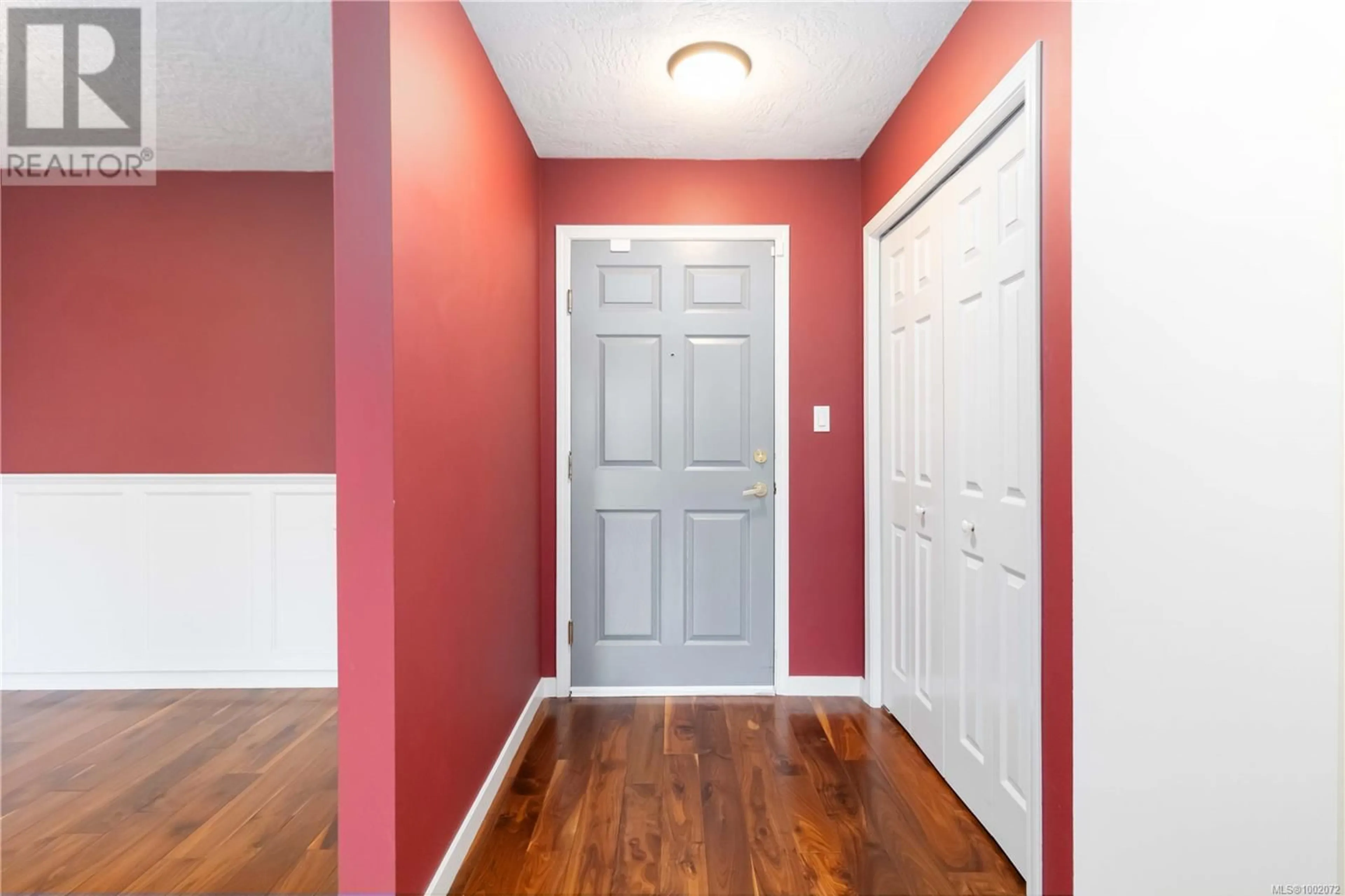 Indoor entryway for 205 - 9945 FIFTH STREET, Sidney British Columbia V8L2X6