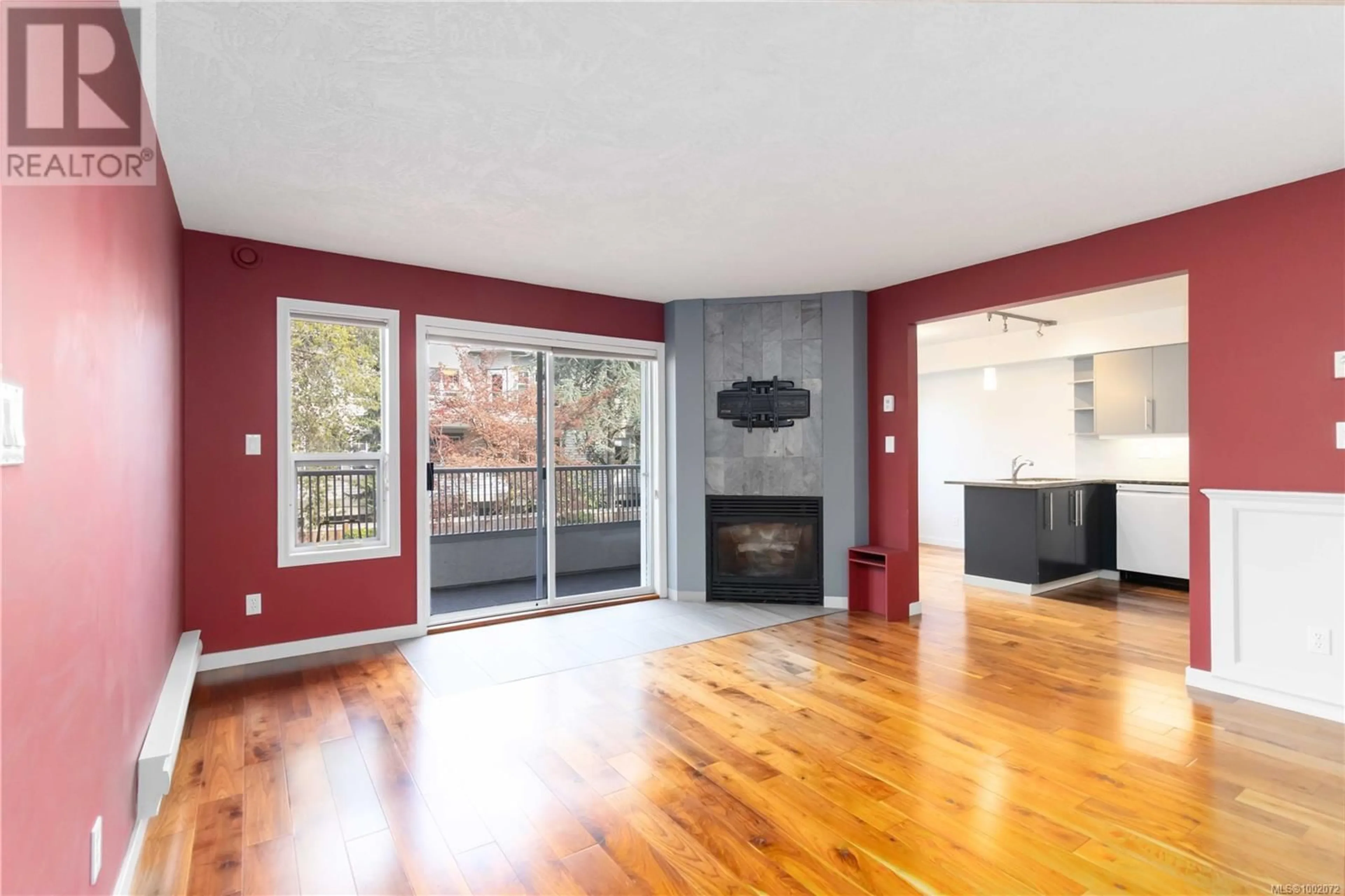 Living room with furniture, wood/laminate floor for 205 - 9945 FIFTH STREET, Sidney British Columbia V8L2X6