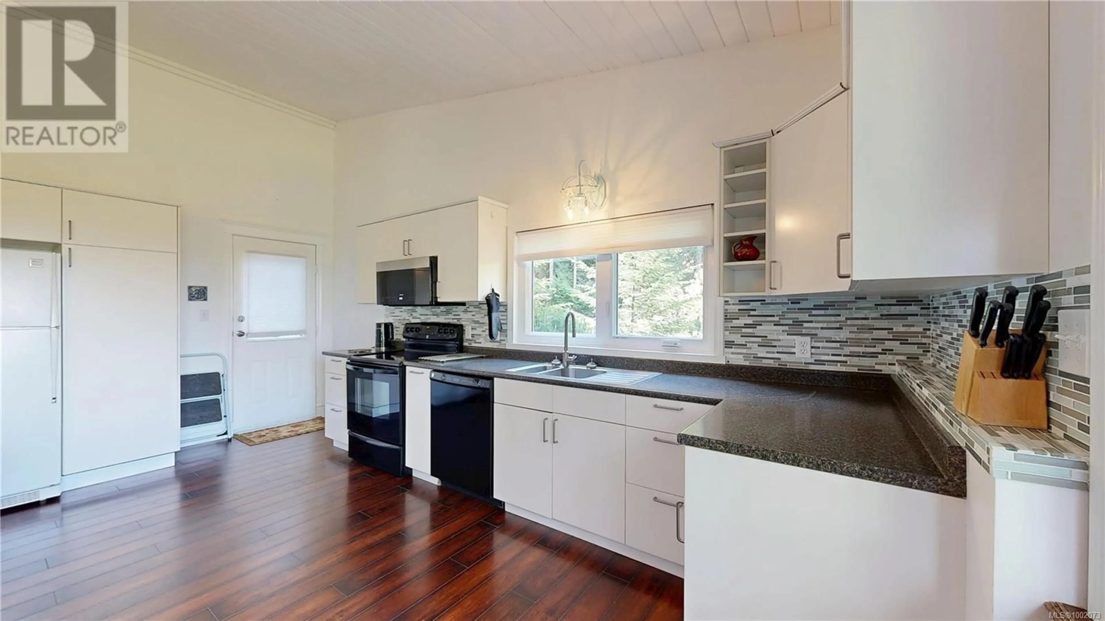 Open concept kitchen, unknown for 1105 PAT BURNS AVENUE, Gabriola Island British Columbia V0R1X2