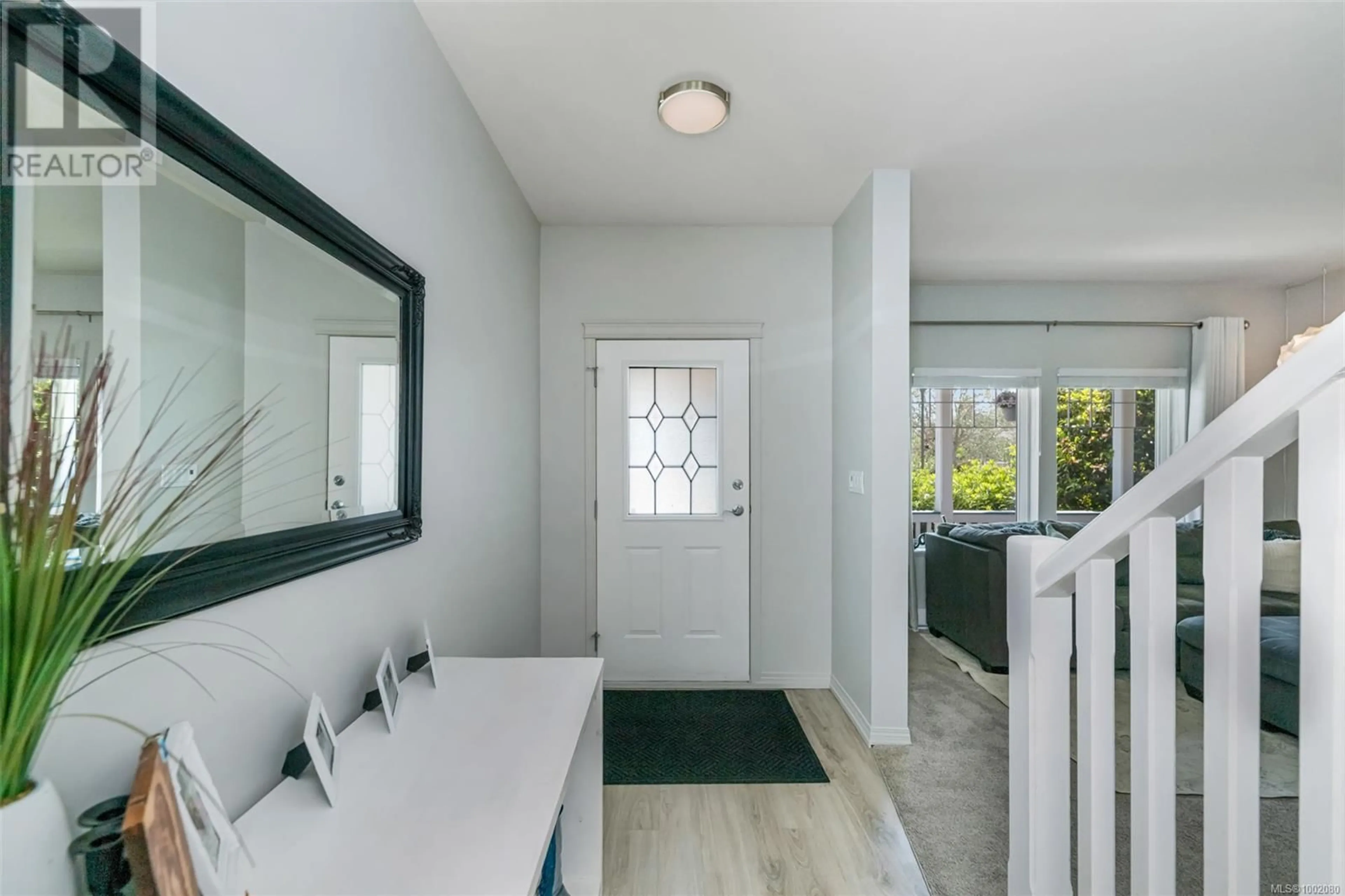 Indoor entryway for 101 STONERIDGE CLOSE, View Royal British Columbia V9B6M4