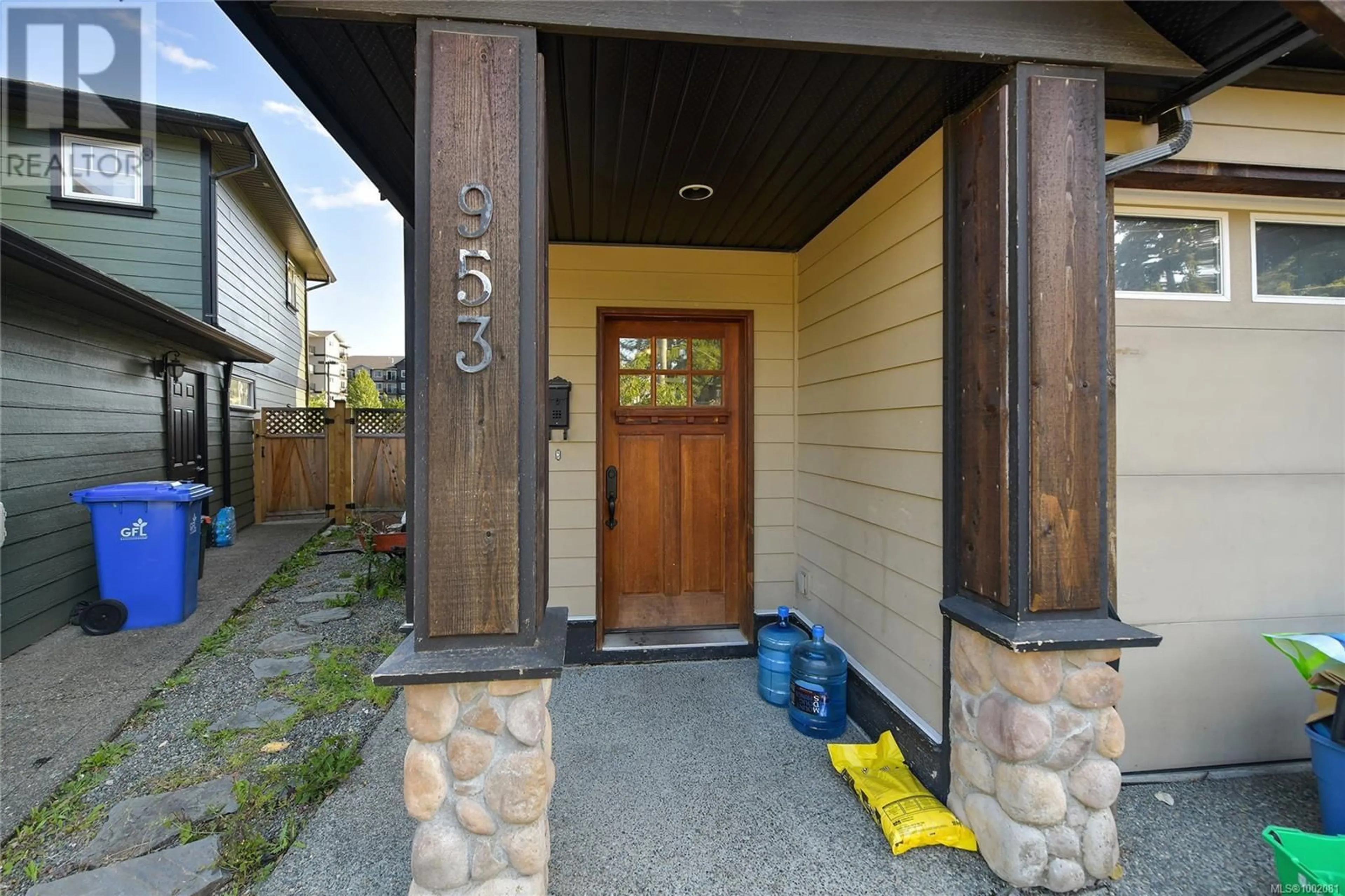 Indoor entryway for 953 GLEN WILLOW PLACE, Langford British Columbia V9B4W3