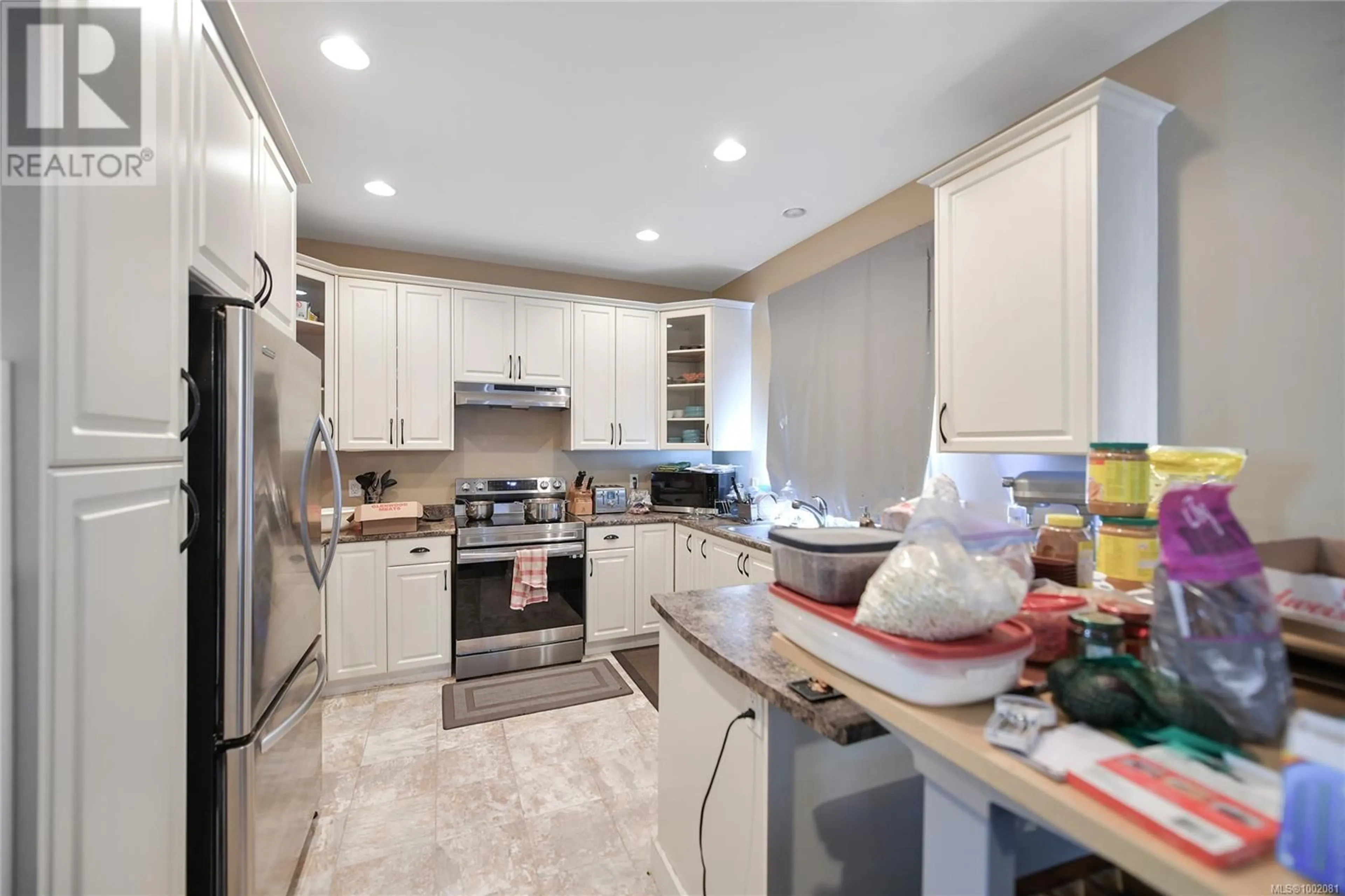 Open concept kitchen, ceramic/tile floor for 953 GLEN WILLOW PLACE, Langford British Columbia V9B4W3