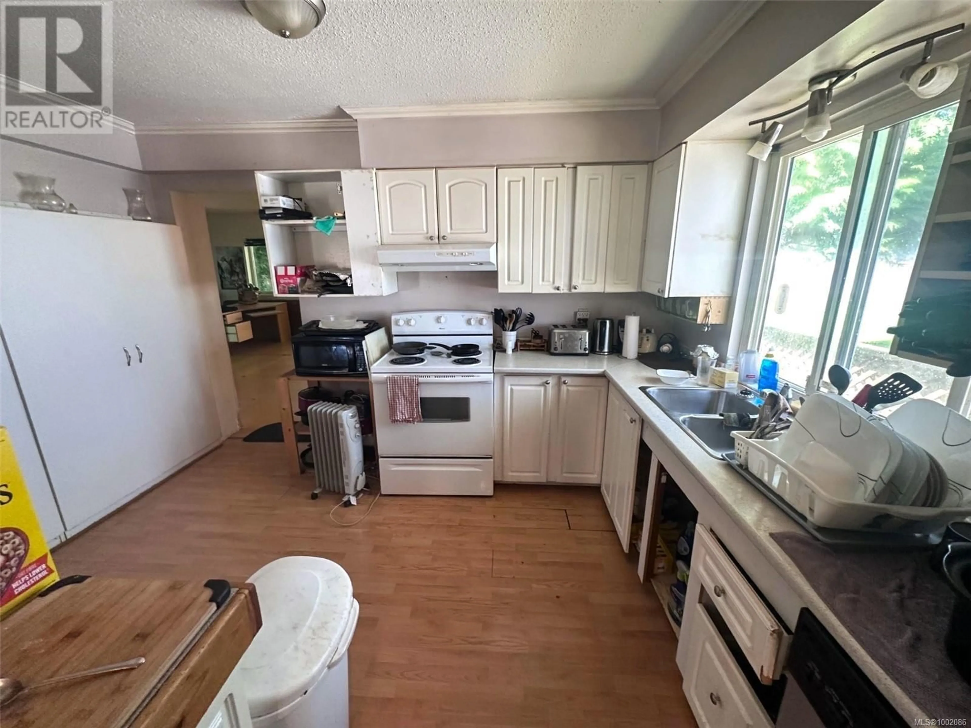 Standard kitchen, unknown for 6291 FAIRVIEW WAY, Duncan British Columbia V9L2J4