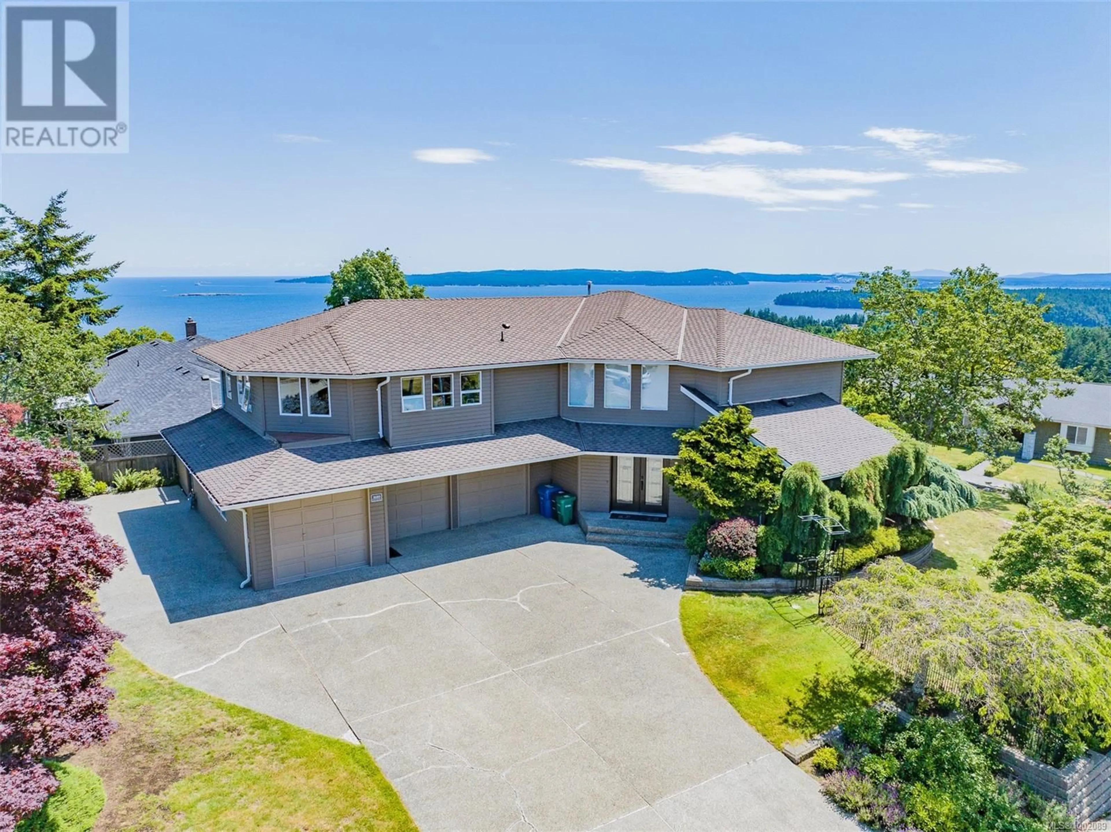 A pic from outside/outdoor area/front of a property/back of a property/a pic from drone, water/lake/river/ocean view for 3689 GLEN OAKS DRIVE, Nanaimo British Columbia V9T5A1