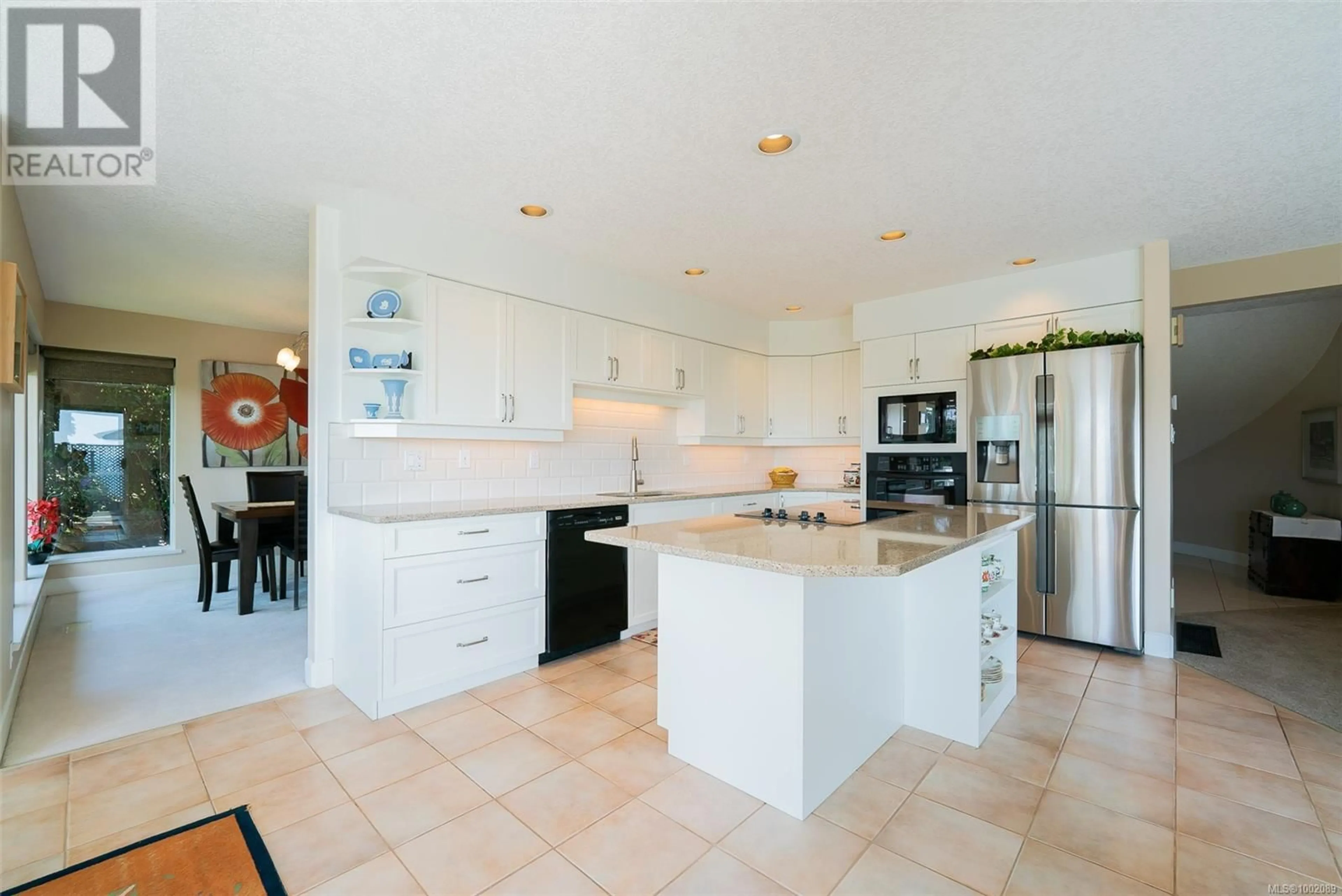 Open concept kitchen, ceramic/tile floor for 3689 GLEN OAKS DRIVE, Nanaimo British Columbia V9T5A1