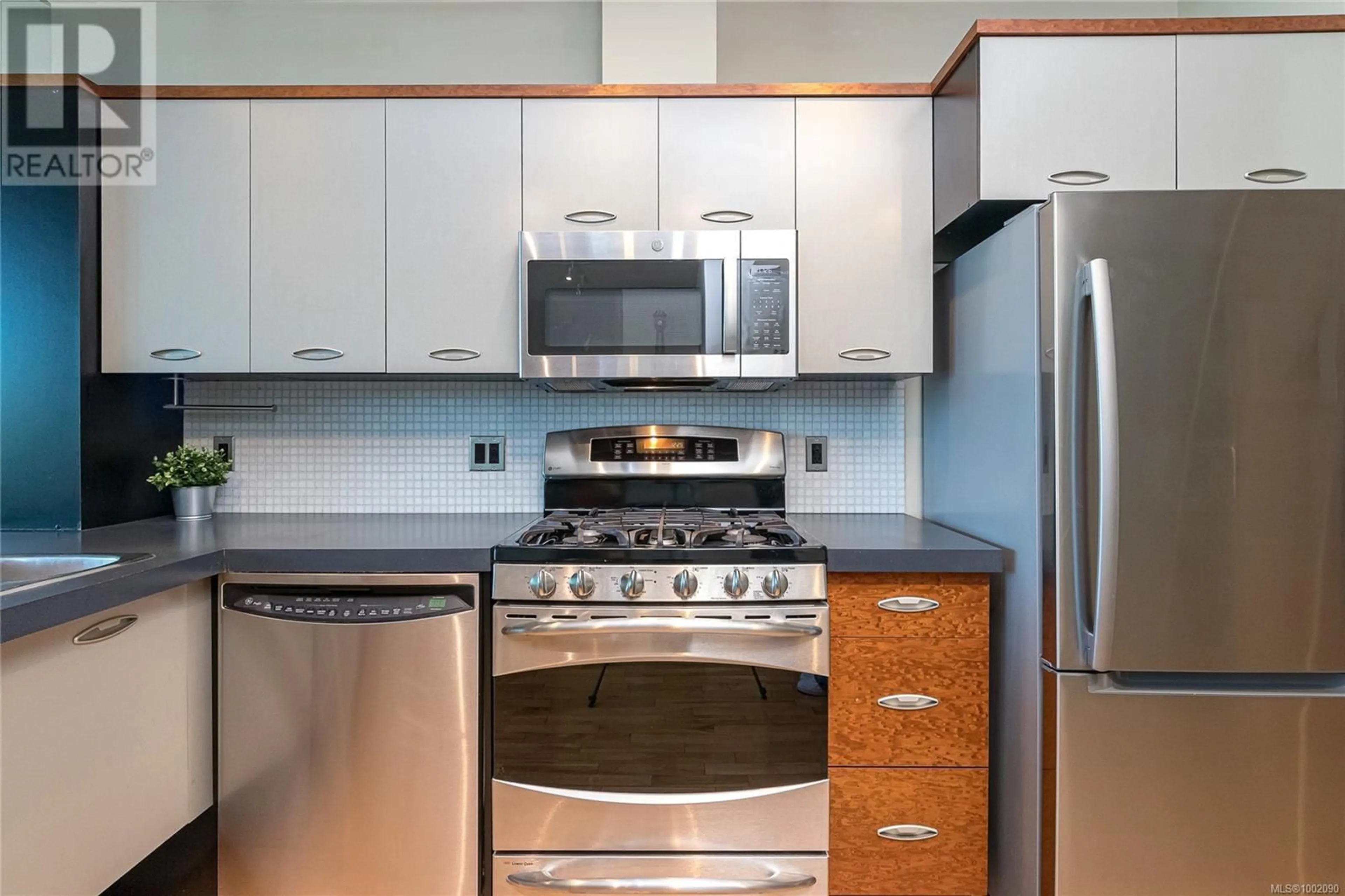 Standard kitchen, unknown for 407 - 21 ERIE STREET, Victoria British Columbia V8V5A8